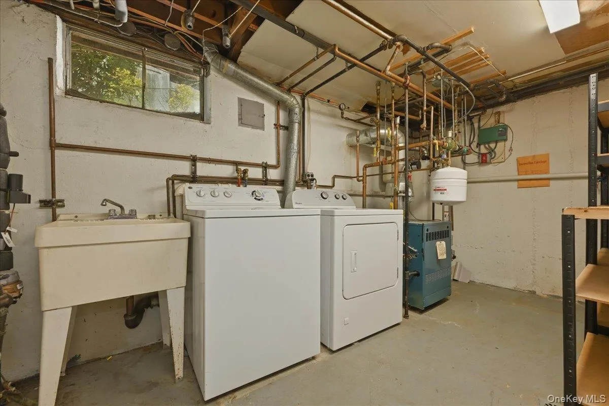 1395 Meadowbrook Road, Hempstead, NY, 4 Bedrooms Bedrooms, 8 Rooms Rooms,2 BathroomsBathrooms,Residential,For Rent,Meadowbrook,0,1014844 1395 Meadowbrook Road, Hempstead, NY, 4 Bedrooms Bedrooms, 8 Rooms Rooms,2 BathroomsBathrooms,Residential,For Rent,Meadowbrook,0,1014844