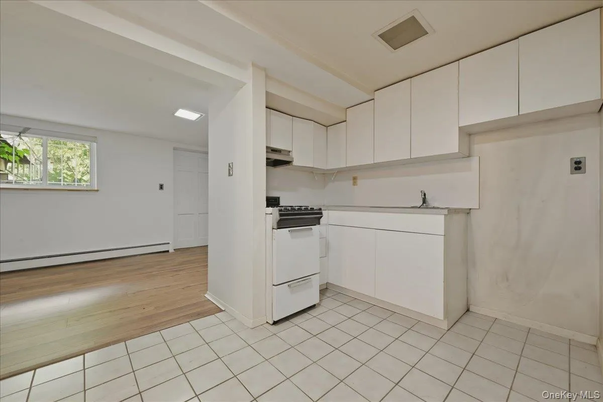 1395 Meadowbrook Road, Hempstead, NY, 4 Bedrooms Bedrooms, 8 Rooms Rooms,2 BathroomsBathrooms,Residential,For Rent,Meadowbrook,0,1014844 1395 Meadowbrook Road, Hempstead, NY, 4 Bedrooms Bedrooms, 8 Rooms Rooms,2 BathroomsBathrooms,Residential,For Rent,Meadowbrook,0,1014844