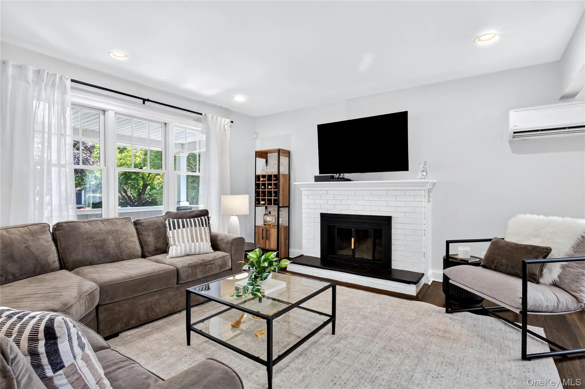 7 Fairview Avenue, North Hempstead, NY, 3 Bedrooms Bedrooms, 7 Rooms Rooms,1 BathroomBathrooms,Residential,For Rent,Fairview,0,1014850 7 Fairview Avenue, North Hempstead, NY, 3 Bedrooms Bedrooms, 7 Rooms Rooms,1 BathroomBathrooms,Residential,For Rent,Fairview,0,1014850