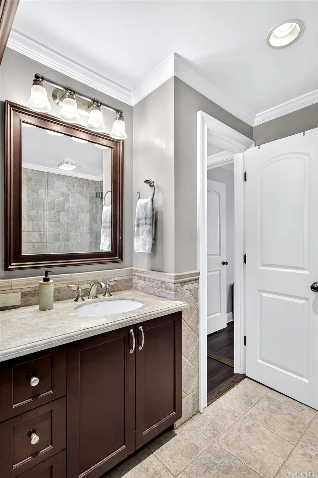 7 Fairview Avenue, North Hempstead, NY, 3 Bedrooms Bedrooms, 7 Rooms Rooms,1 BathroomBathrooms,Residential,For Rent,Fairview,0,1014850 7 Fairview Avenue, North Hempstead, NY, 3 Bedrooms Bedrooms, 7 Rooms Rooms,1 BathroomBathrooms,Residential,For Rent,Fairview,0,1014850