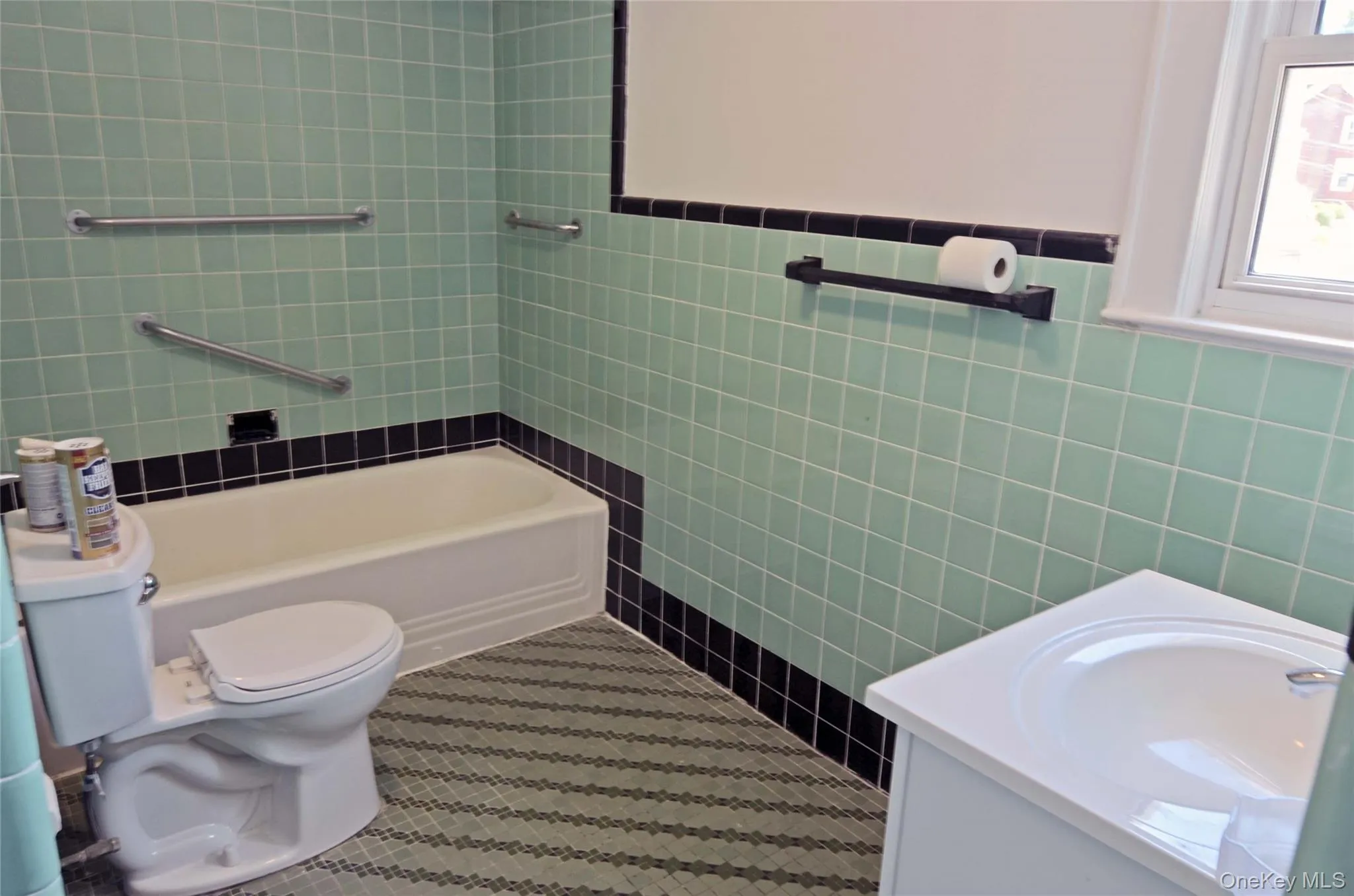 2 Second Avenue, North Hempstead, NY, 1 Bedroom Bedrooms, 4 Rooms Rooms,1 BathroomBathrooms,Residential Lease,For Rent,Second,0,1014852 2 Second Avenue, North Hempstead, NY, 1 Bedroom Bedrooms, 4 Rooms Rooms,1 BathroomBathrooms,Residential Lease,For Rent,Second,0,1014852