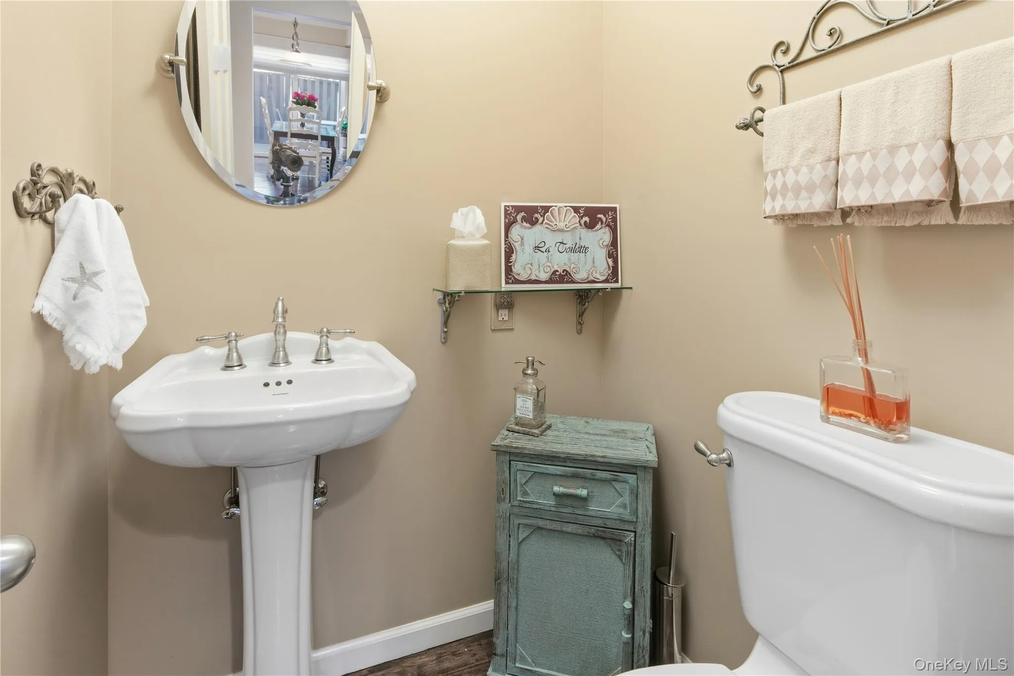 Beautifully appointed Powder room Beautifully appointed Powder room