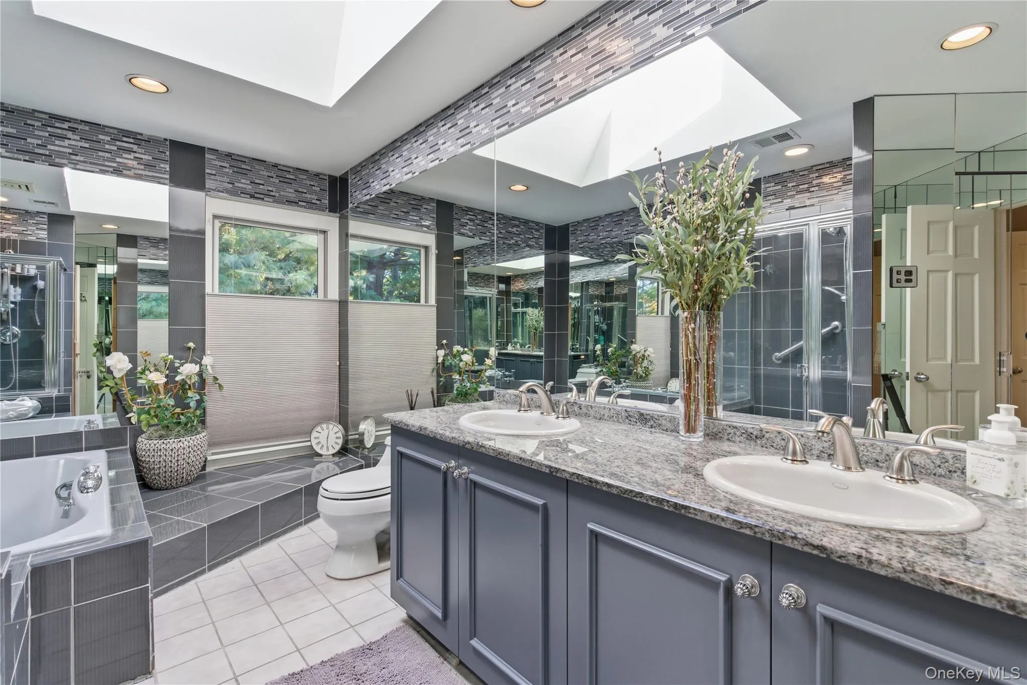 primary bath designed for relaxation primary bath designed for relaxation