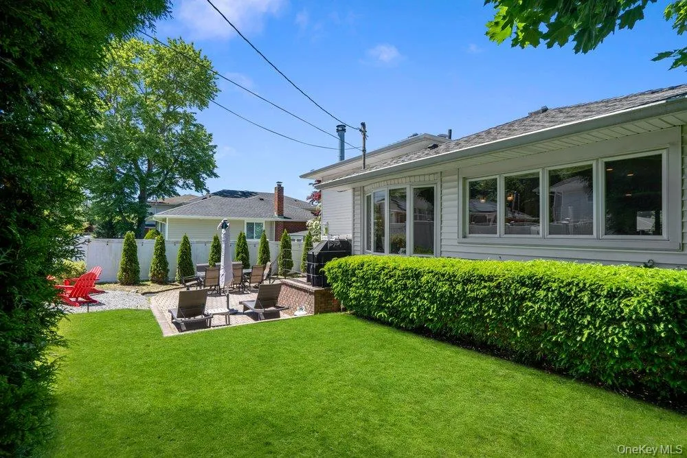 22 Theodore Drive, Oyster Bay, NY, 3 Bedrooms Bedrooms, 8 Rooms Rooms,2 BathroomsBathrooms,Residential,For Rent,Theodore,0,1014894 22 Theodore Drive, Oyster Bay, NY, 3 Bedrooms Bedrooms, 8 Rooms Rooms,2 BathroomsBathrooms,Residential,For Rent,Theodore,0,1014894