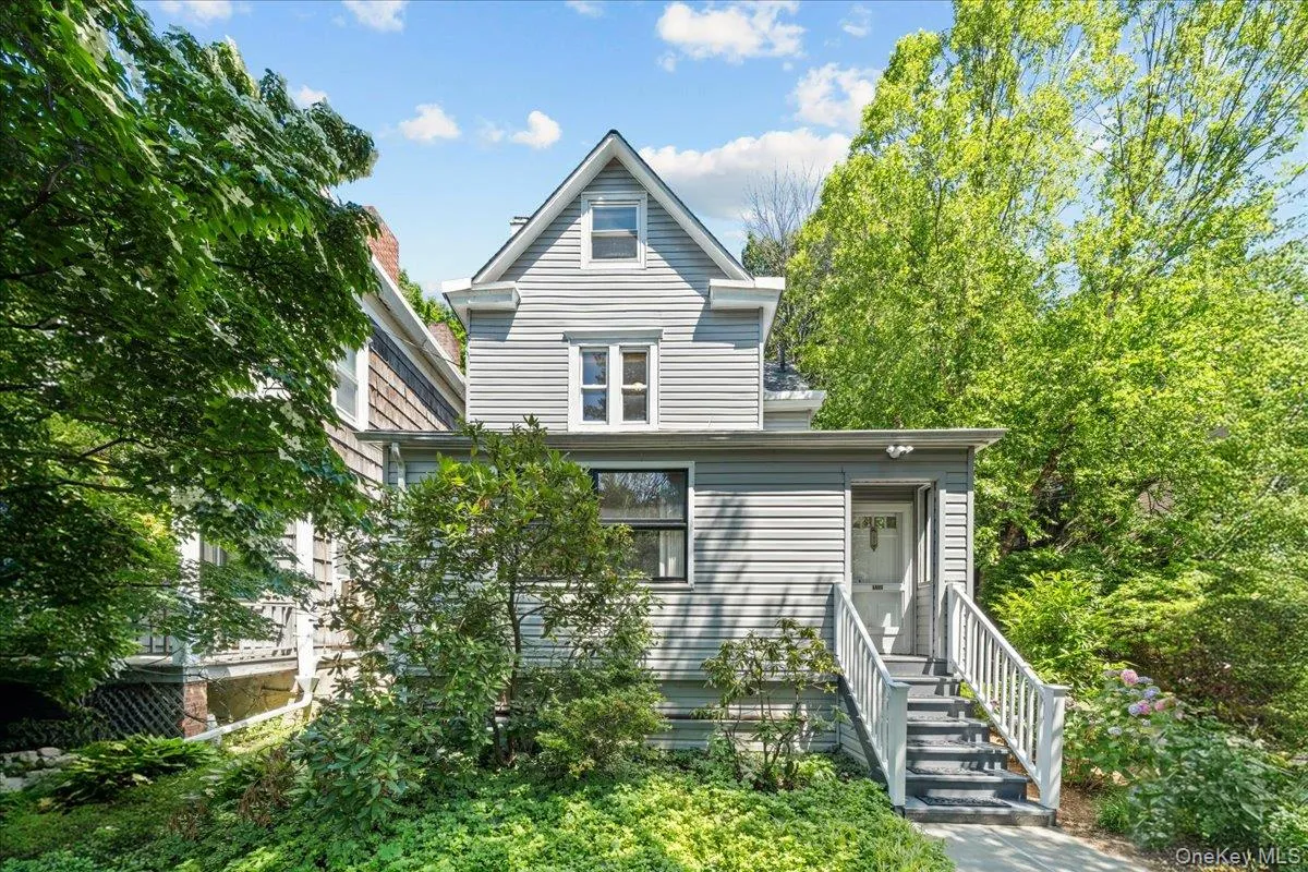 5600 Mosholu Avenue, New York, NY, 3 Bedrooms Bedrooms, 8 Rooms Rooms,1 BathroomBathrooms,Residential,For Rent,Mosholu,0,1014897 5600 Mosholu Avenue, New York, NY, 3 Bedrooms Bedrooms, 8 Rooms Rooms,1 BathroomBathrooms,Residential,For Rent,Mosholu,0,1014897