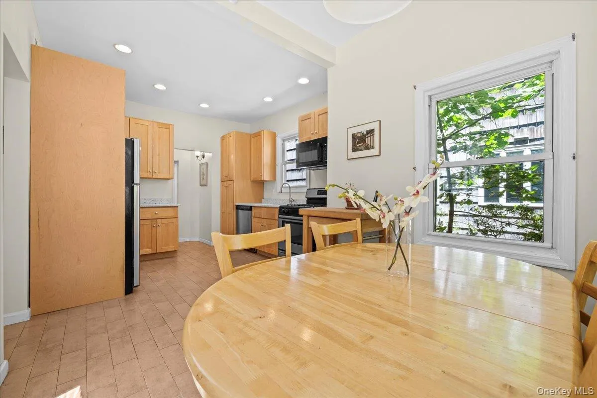 5600 Mosholu Avenue, New York, NY, 3 Bedrooms Bedrooms, 8 Rooms Rooms,1 BathroomBathrooms,Residential,For Rent,Mosholu,0,1014897 5600 Mosholu Avenue, New York, NY, 3 Bedrooms Bedrooms, 8 Rooms Rooms,1 BathroomBathrooms,Residential,For Rent,Mosholu,0,1014897
