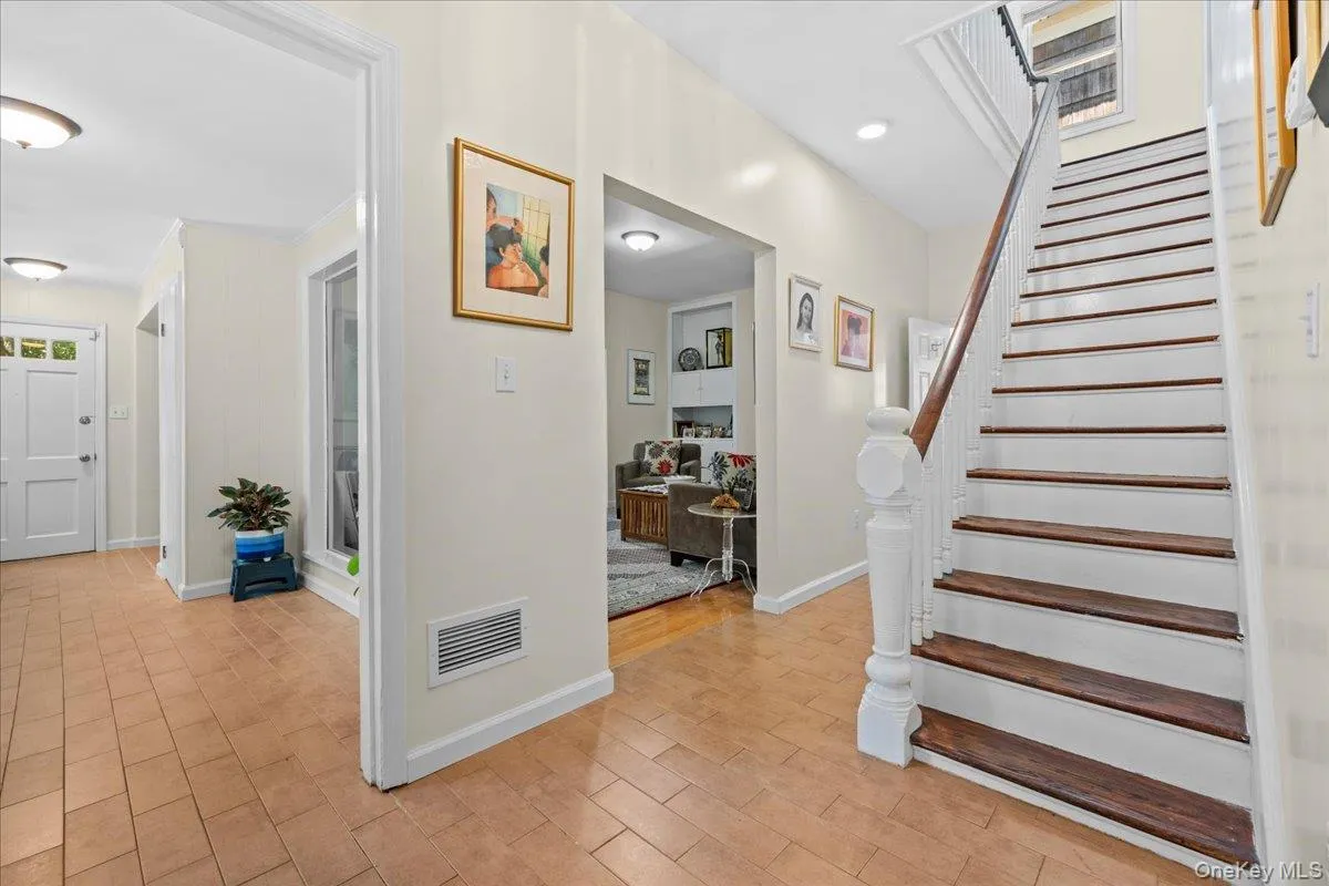 5600 Mosholu Avenue, New York, NY, 3 Bedrooms Bedrooms, 8 Rooms Rooms,1 BathroomBathrooms,Residential,For Rent,Mosholu,0,1014897 5600 Mosholu Avenue, New York, NY, 3 Bedrooms Bedrooms, 8 Rooms Rooms,1 BathroomBathrooms,Residential,For Rent,Mosholu,0,1014897