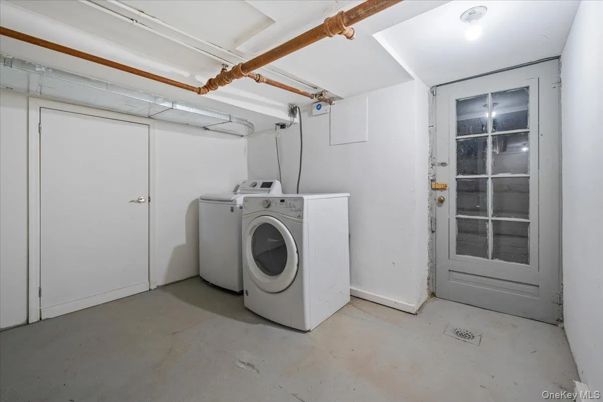 5600 Mosholu Avenue, New York, NY, 3 Bedrooms Bedrooms, 8 Rooms Rooms,1 BathroomBathrooms,Residential,For Rent,Mosholu,0,1014897 5600 Mosholu Avenue, New York, NY, 3 Bedrooms Bedrooms, 8 Rooms Rooms,1 BathroomBathrooms,Residential,For Rent,Mosholu,0,1014897