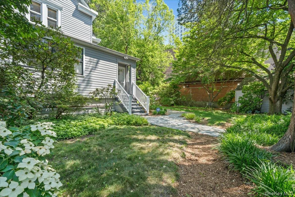 5600 Mosholu Avenue, New York, NY, 3 Bedrooms Bedrooms, 8 Rooms Rooms,1 BathroomBathrooms,Residential,For Rent,Mosholu,0,1014897 5600 Mosholu Avenue, New York, NY, 3 Bedrooms Bedrooms, 8 Rooms Rooms,1 BathroomBathrooms,Residential,For Rent,Mosholu,0,1014897
