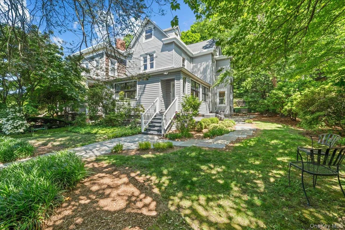 5600 Mosholu Avenue, New York, NY, 3 Bedrooms Bedrooms, 8 Rooms Rooms,1 BathroomBathrooms,Residential,For Rent,Mosholu,0,1014897 5600 Mosholu Avenue, New York, NY, 3 Bedrooms Bedrooms, 8 Rooms Rooms,1 BathroomBathrooms,Residential,For Rent,Mosholu,0,1014897