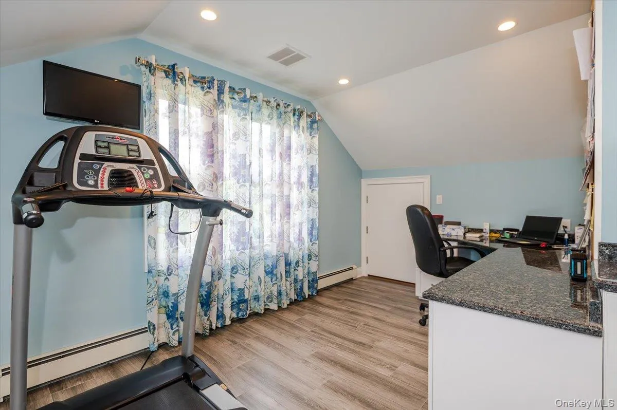 18 South Plaza, Babylon, NY, 4 Bedrooms Bedrooms, 8 Rooms Rooms,2 BathroomsBathrooms,Residential,For Rent,South,0,KEY1014904 18 South Plaza, Babylon, NY, 4 Bedrooms Bedrooms, 8 Rooms Rooms,2 BathroomsBathrooms,Residential,For Rent,South,0,KEY1014904