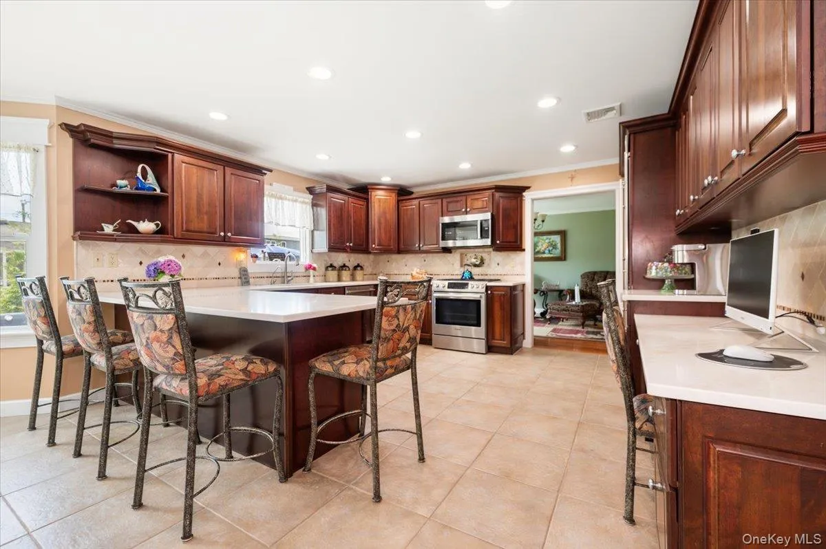 18 South Plaza, Babylon, NY, 4 Bedrooms Bedrooms, 8 Rooms Rooms,2 BathroomsBathrooms,Residential,For Rent,South,0,KEY1014904 18 South Plaza, Babylon, NY, 4 Bedrooms Bedrooms, 8 Rooms Rooms,2 BathroomsBathrooms,Residential,For Rent,South,0,KEY1014904