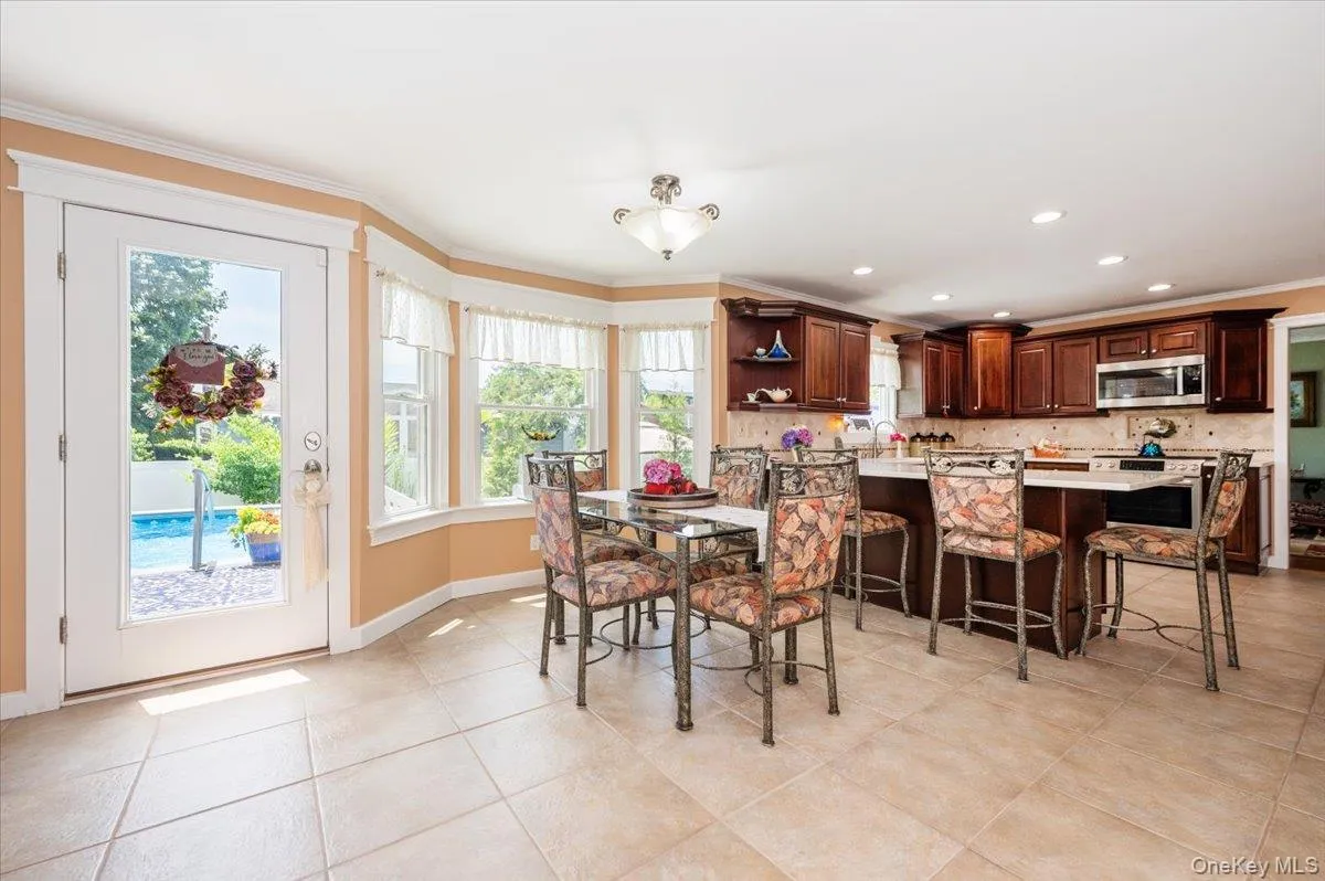 18 South Plaza, Babylon, NY, 4 Bedrooms Bedrooms, 8 Rooms Rooms,2 BathroomsBathrooms,Residential,For Rent,South,0,KEY1014904 18 South Plaza, Babylon, NY, 4 Bedrooms Bedrooms, 8 Rooms Rooms,2 BathroomsBathrooms,Residential,For Rent,South,0,KEY1014904