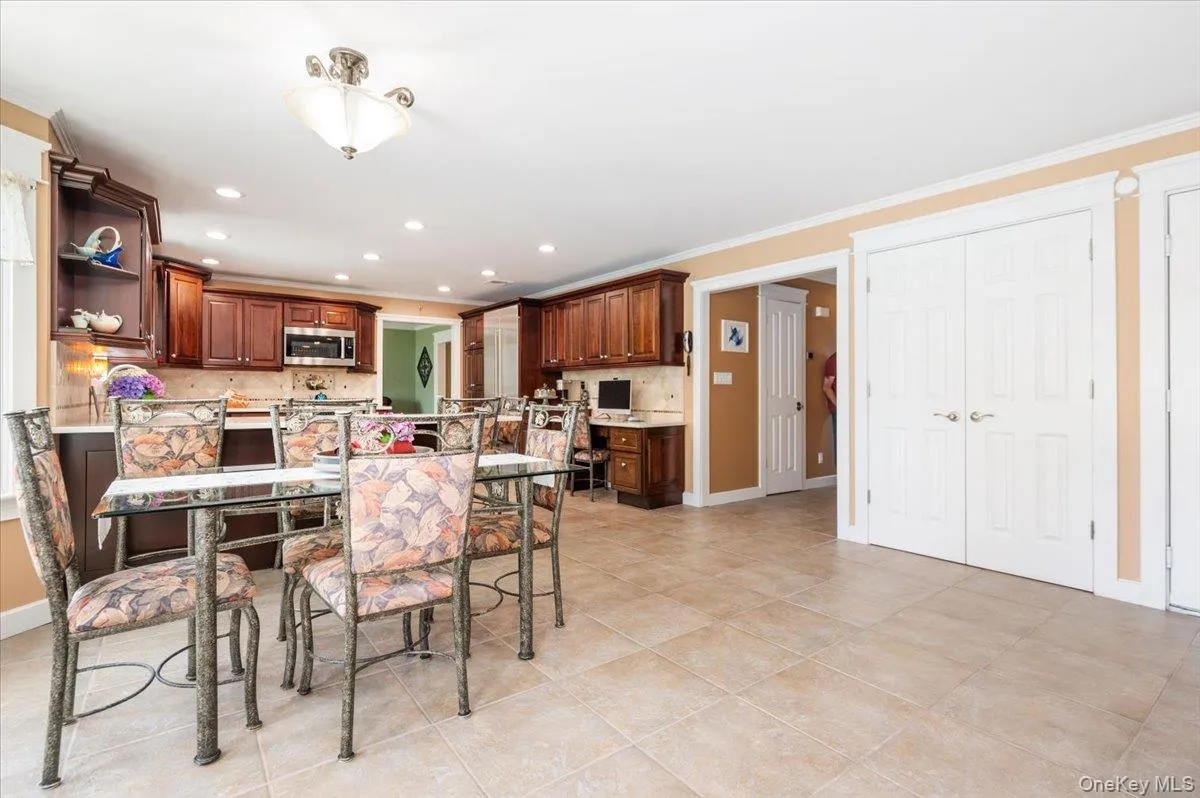 18 South Plaza, Babylon, NY, 4 Bedrooms Bedrooms, 8 Rooms Rooms,2 BathroomsBathrooms,Residential,For Rent,South,0,KEY1014904 18 South Plaza, Babylon, NY, 4 Bedrooms Bedrooms, 8 Rooms Rooms,2 BathroomsBathrooms,Residential,For Rent,South,0,KEY1014904