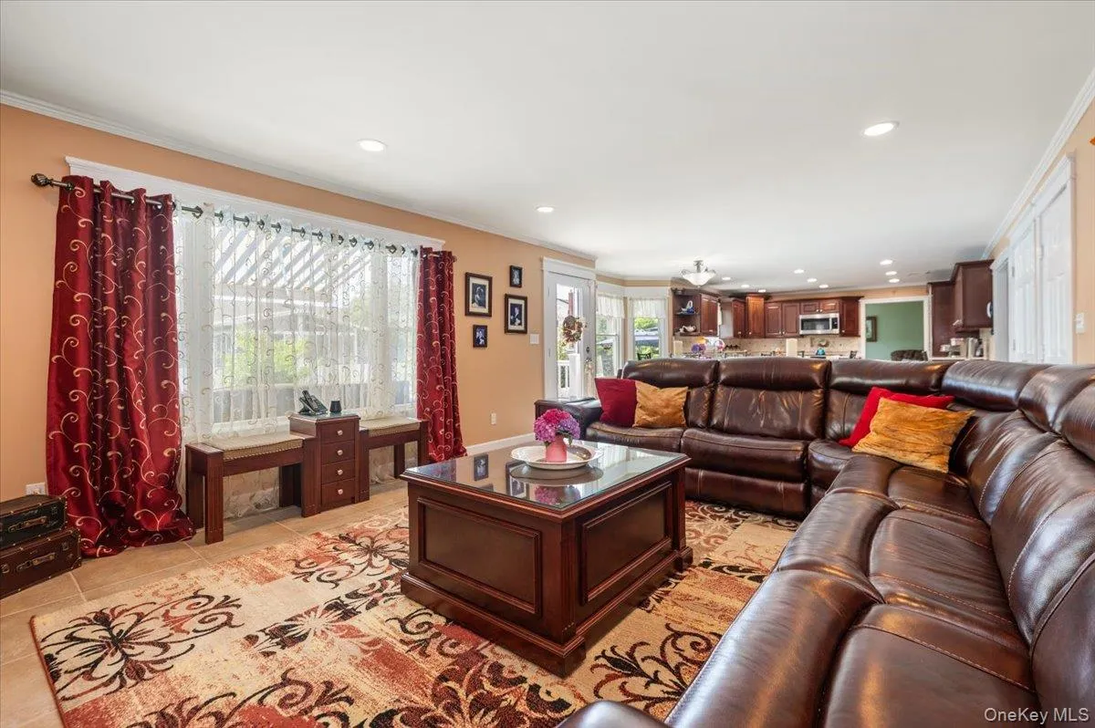 18 South Plaza, Babylon, NY, 4 Bedrooms Bedrooms, 8 Rooms Rooms,2 BathroomsBathrooms,Residential,For Rent,South,0,KEY1014904 18 South Plaza, Babylon, NY, 4 Bedrooms Bedrooms, 8 Rooms Rooms,2 BathroomsBathrooms,Residential,For Rent,South,0,KEY1014904