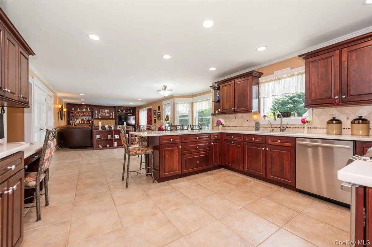 18 South Plaza, Babylon, NY, 4 Bedrooms Bedrooms, 8 Rooms Rooms,2 BathroomsBathrooms,Residential,For Rent,South,0,KEY1014904 18 South Plaza, Babylon, NY, 4 Bedrooms Bedrooms, 8 Rooms Rooms,2 BathroomsBathrooms,Residential,For Rent,South,0,KEY1014904