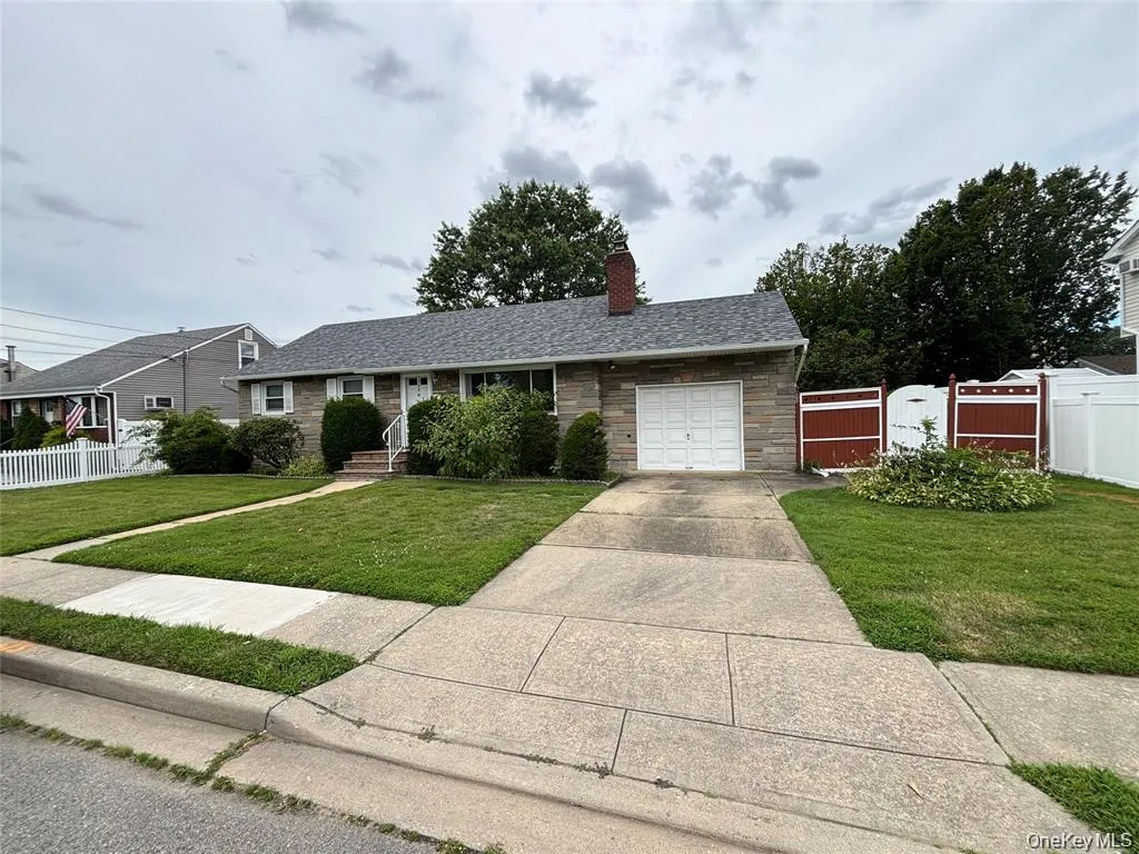 235 10th Street, Oyster Bay, NY, 3 Bedrooms Bedrooms, 5 Rooms Rooms,1 BathroomBathrooms,Residential,For Rent,10th,0,1014919 235 10th Street, Oyster Bay, NY, 3 Bedrooms Bedrooms, 5 Rooms Rooms,1 BathroomBathrooms,Residential,For Rent,10th,0,1014919