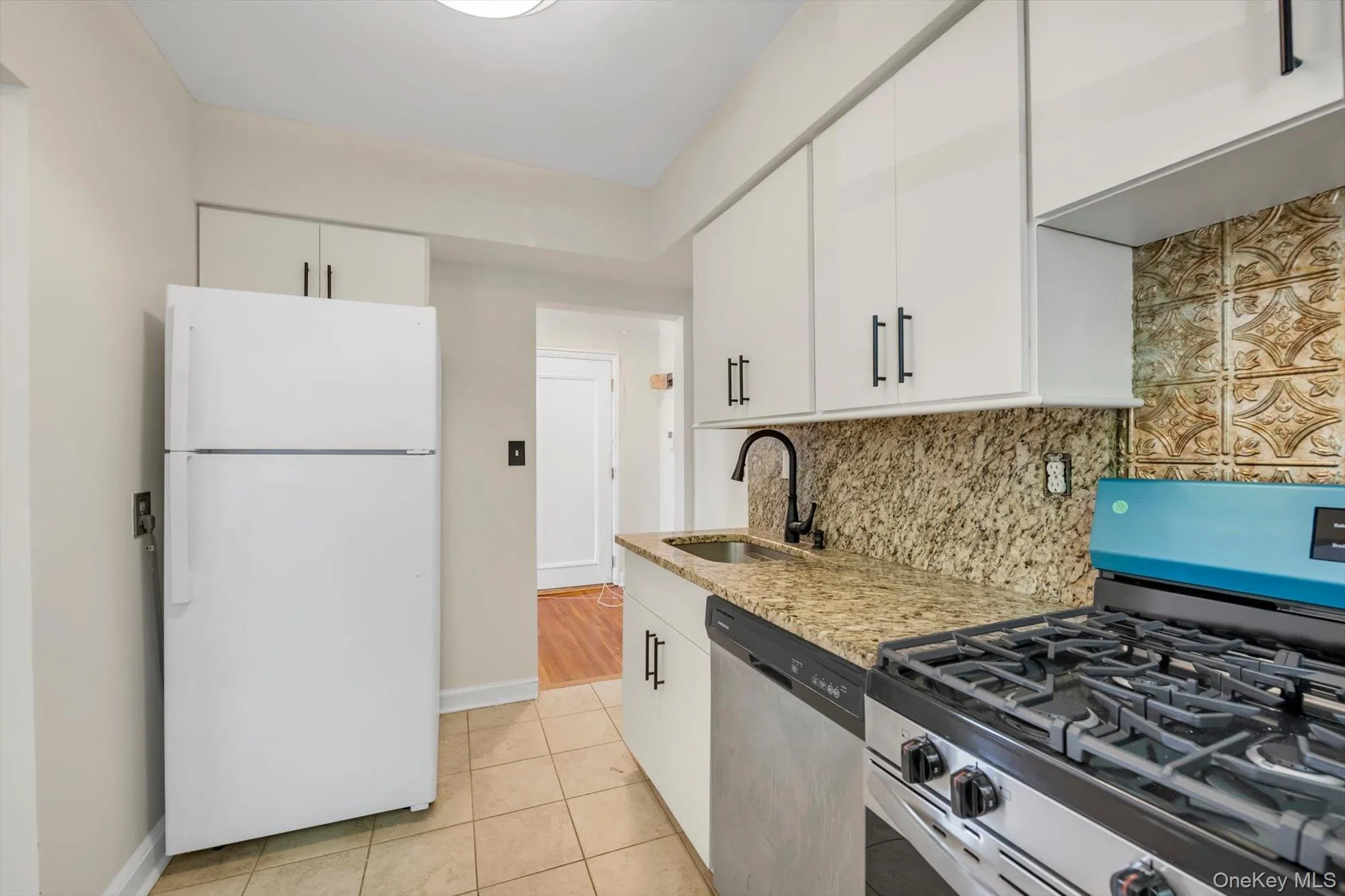 9 Edwards, North Hempstead, NY, 1 Bedroom Bedrooms, 3 Rooms Rooms,1 BathroomBathrooms,Residential,For Rent,Edwards,0,1014923 9 Edwards, North Hempstead, NY, 1 Bedroom Bedrooms, 3 Rooms Rooms,1 BathroomBathrooms,Residential,For Rent,Edwards,0,1014923