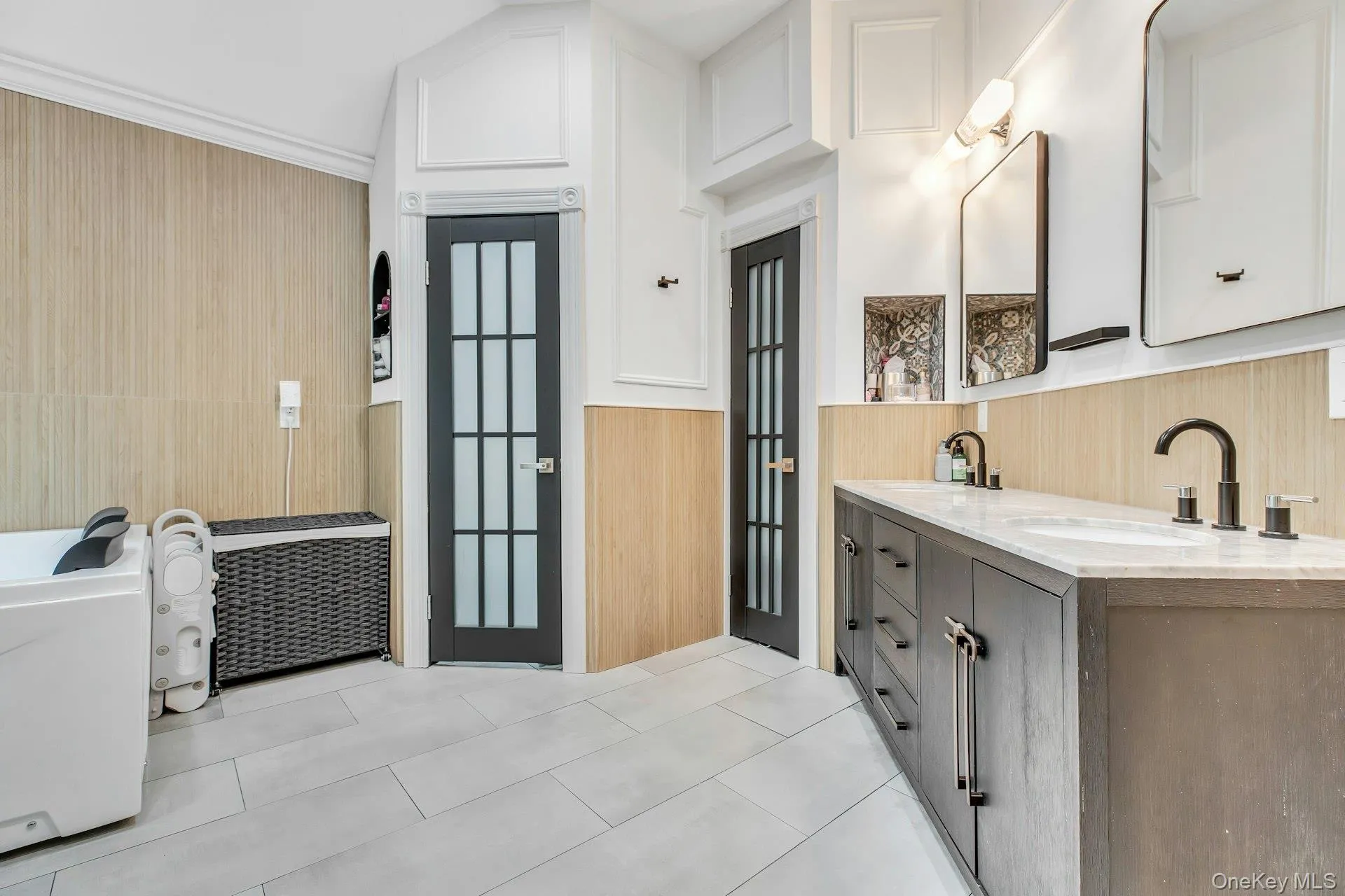 135 Round Swamp Road, Huntington, NY, 7 Bedrooms Bedrooms, 17 Rooms Rooms,6 BathroomsBathrooms,Residential,For Rent,Round Swamp,0,KEY1014930 135 Round Swamp Road, Huntington, NY, 7 Bedrooms Bedrooms, 17 Rooms Rooms,6 BathroomsBathrooms,Residential,For Rent,Round Swamp,0,KEY1014930