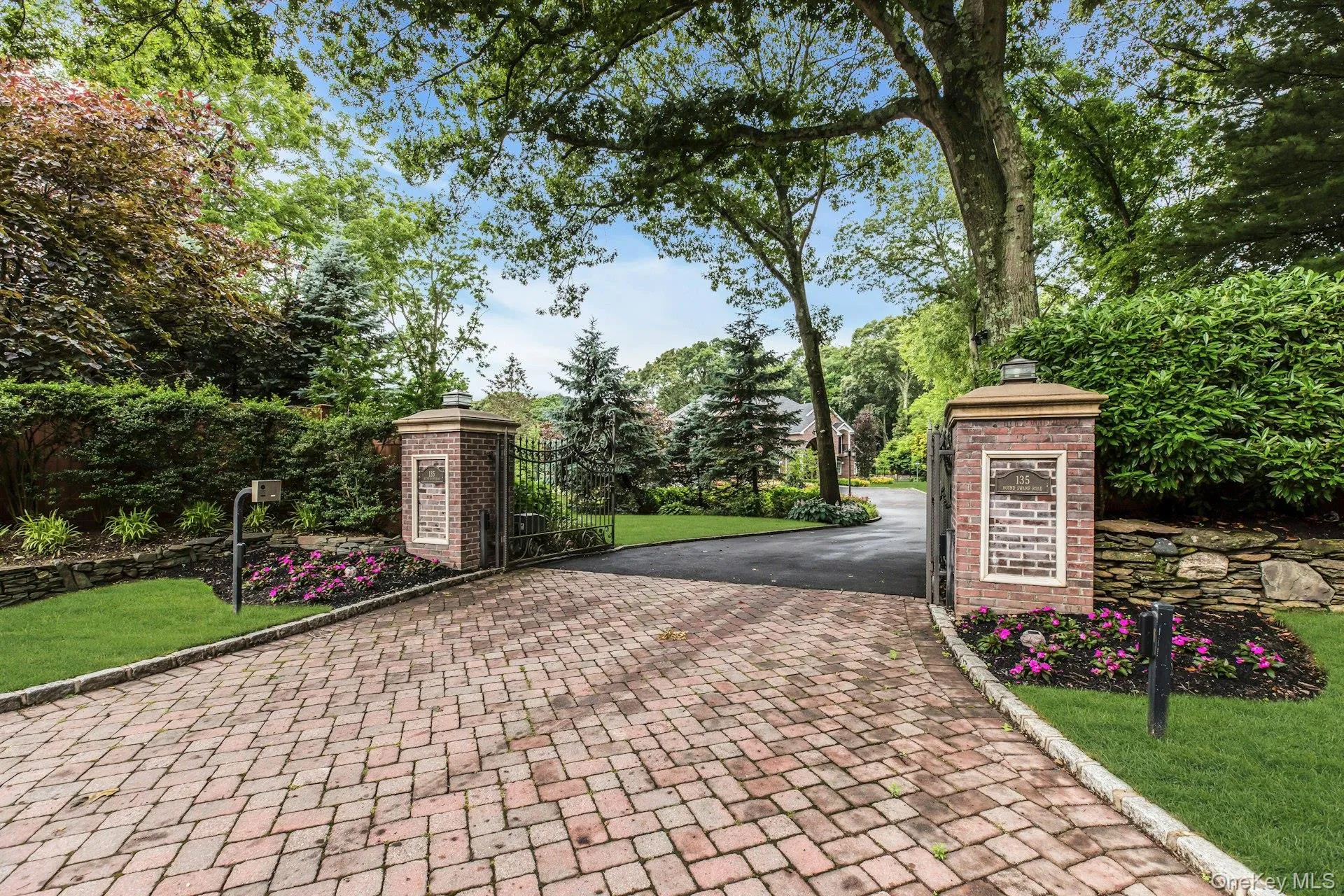 135 Round Swamp Road, Huntington, NY, 7 Bedrooms Bedrooms, 17 Rooms Rooms,6 BathroomsBathrooms,Residential,For Rent,Round Swamp,0,KEY1014930 135 Round Swamp Road, Huntington, NY, 7 Bedrooms Bedrooms, 17 Rooms Rooms,6 BathroomsBathrooms,Residential,For Rent,Round Swamp,0,KEY1014930