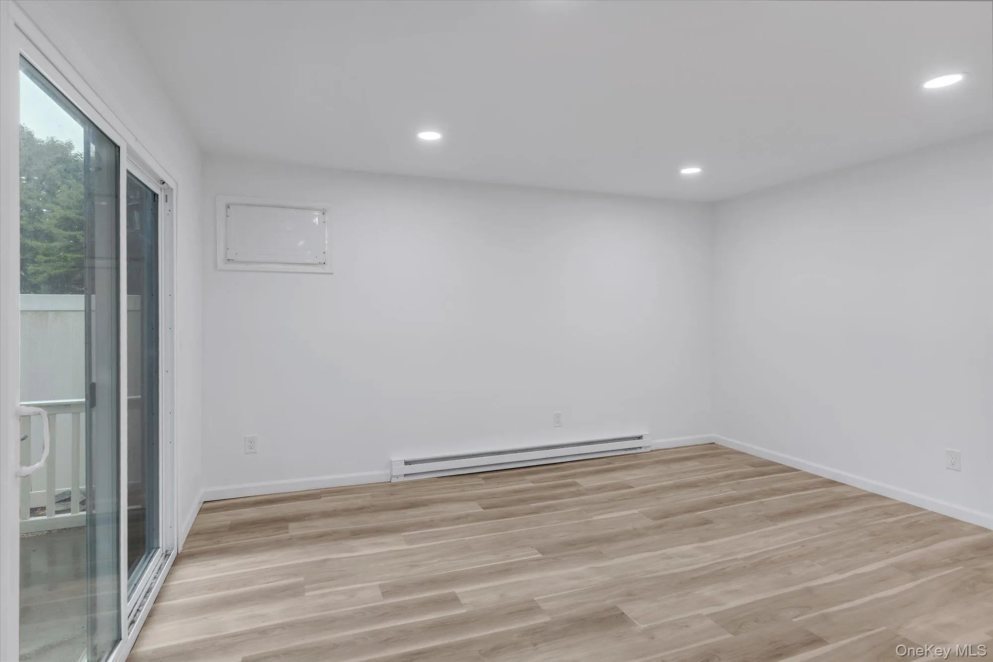 158 Continental Avenue, Huntington, NY, 1 Bedroom Bedrooms, 3 Rooms Rooms,1 BathroomBathrooms,Residential Lease,For Rent,Continental,0,KEY1014933 158 Continental Avenue, Huntington, NY, 1 Bedroom Bedrooms, 3 Rooms Rooms,1 BathroomBathrooms,Residential Lease,For Rent,Continental,0,KEY1014933