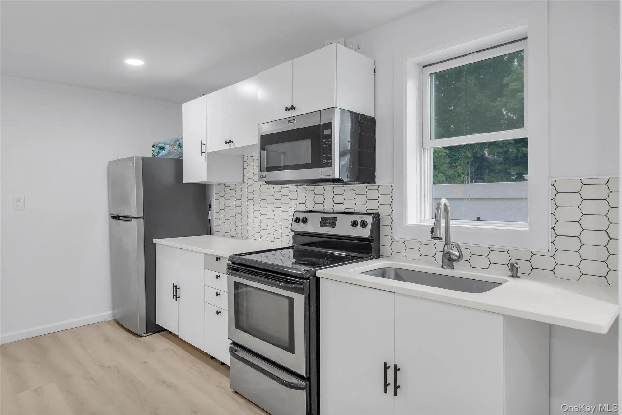 158 Continental Avenue, Huntington, NY, 1 Bedroom Bedrooms, 3 Rooms Rooms,1 BathroomBathrooms,Residential Lease,For Rent,Continental,0,KEY1014933 158 Continental Avenue, Huntington, NY, 1 Bedroom Bedrooms, 3 Rooms Rooms,1 BathroomBathrooms,Residential Lease,For Rent,Continental,0,KEY1014933
