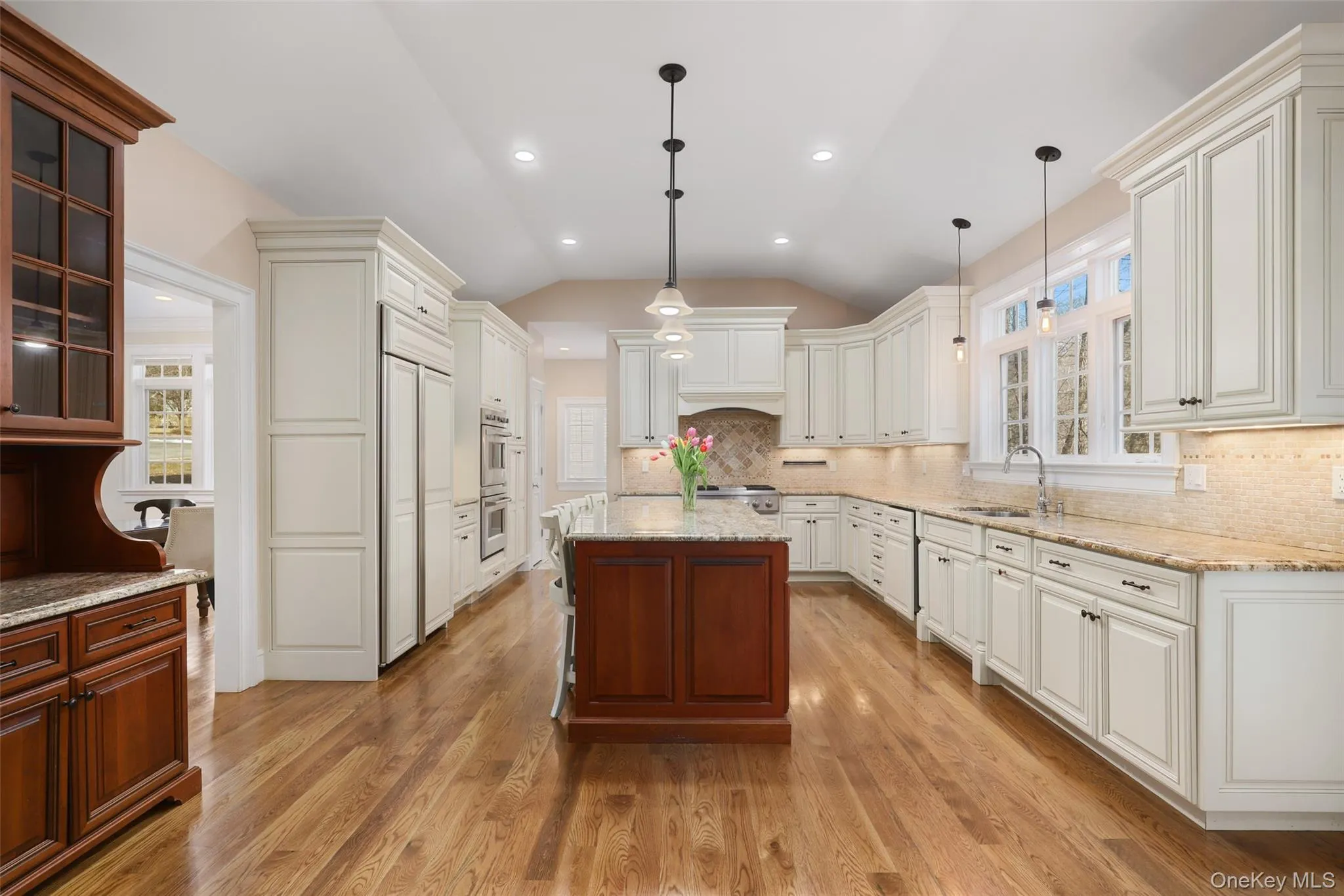 Center Island Kitchen with seating Center Island Kitchen with seating
