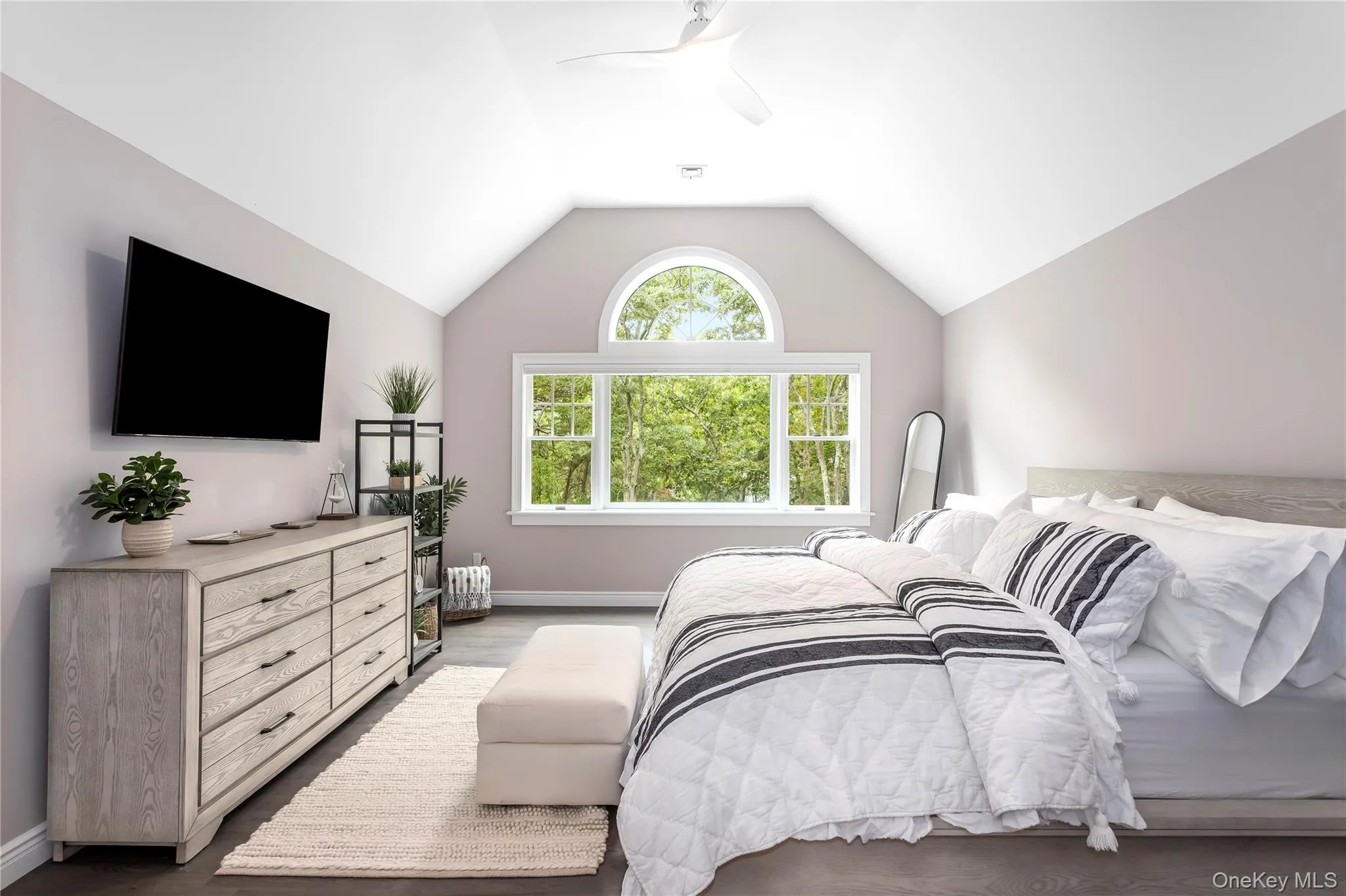 11 Stuart Court, Southampton, NY, 5 Bedrooms Bedrooms, 14 Rooms Rooms,3 BathroomsBathrooms,Residential,For Rent,Stuart,0,1014939 11 Stuart Court, Southampton, NY, 5 Bedrooms Bedrooms, 14 Rooms Rooms,3 BathroomsBathrooms,Residential,For Rent,Stuart,0,1014939