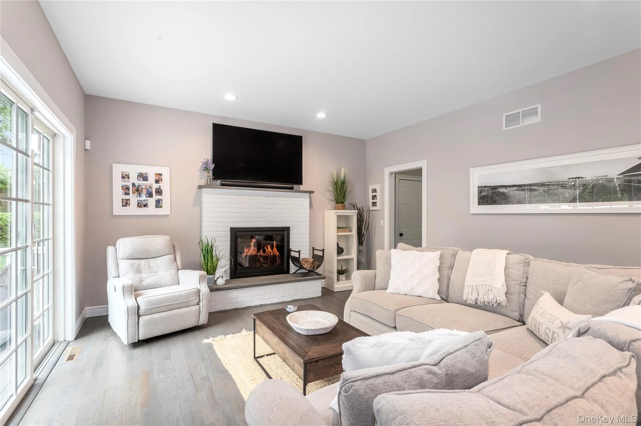 11 Stuart Court, Southampton, NY, 5 Bedrooms Bedrooms, 14 Rooms Rooms,3 BathroomsBathrooms,Residential,For Rent,Stuart,0,1014939 11 Stuart Court, Southampton, NY, 5 Bedrooms Bedrooms, 14 Rooms Rooms,3 BathroomsBathrooms,Residential,For Rent,Stuart,0,1014939