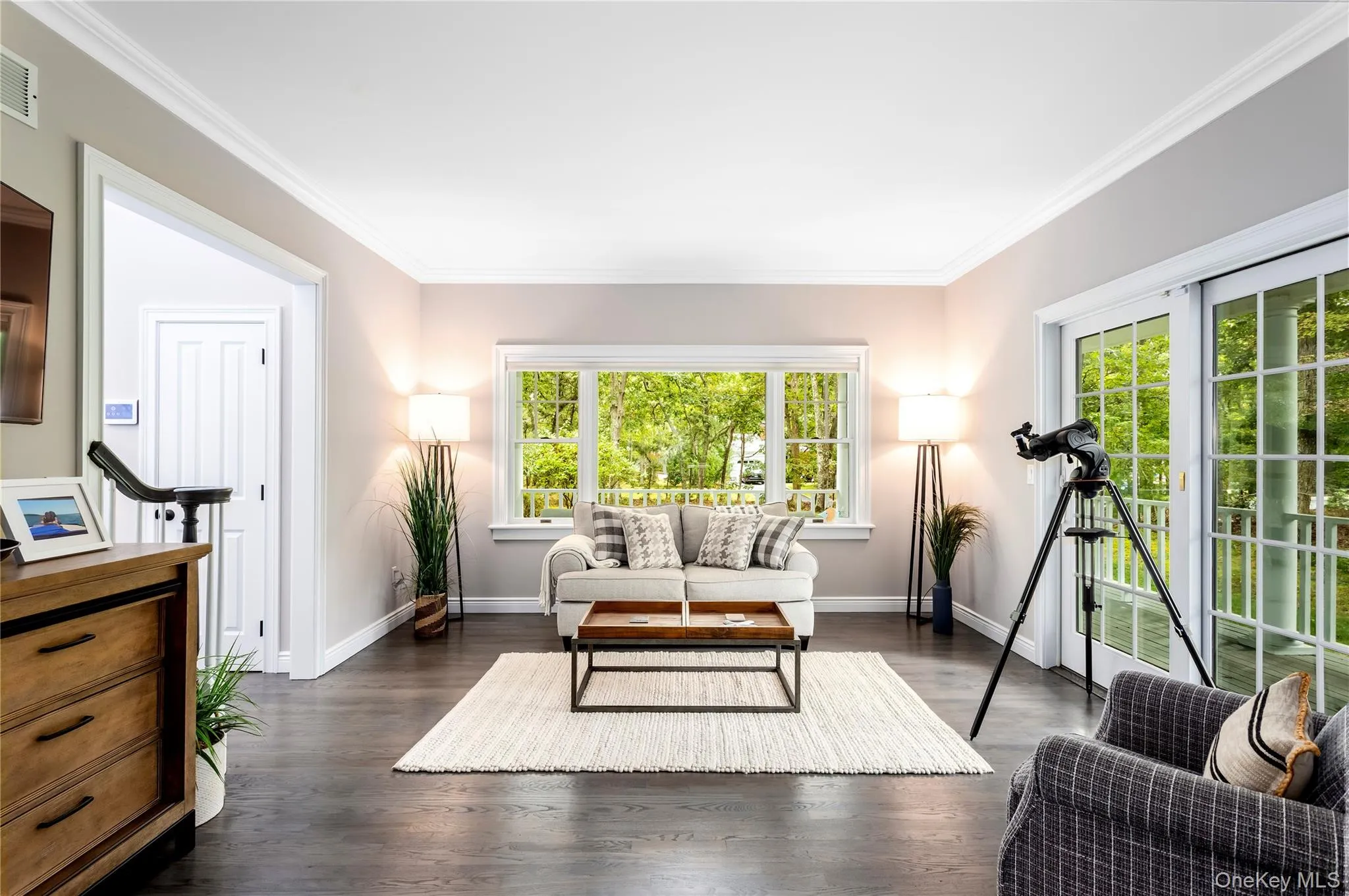 11 Stuart Court, Southampton, NY, 5 Bedrooms Bedrooms, 14 Rooms Rooms,3 BathroomsBathrooms,Residential,For Rent,Stuart,0,KEY1014939 11 Stuart Court, Southampton, NY, 5 Bedrooms Bedrooms, 14 Rooms Rooms,3 BathroomsBathrooms,Residential,For Rent,Stuart,0,KEY1014939