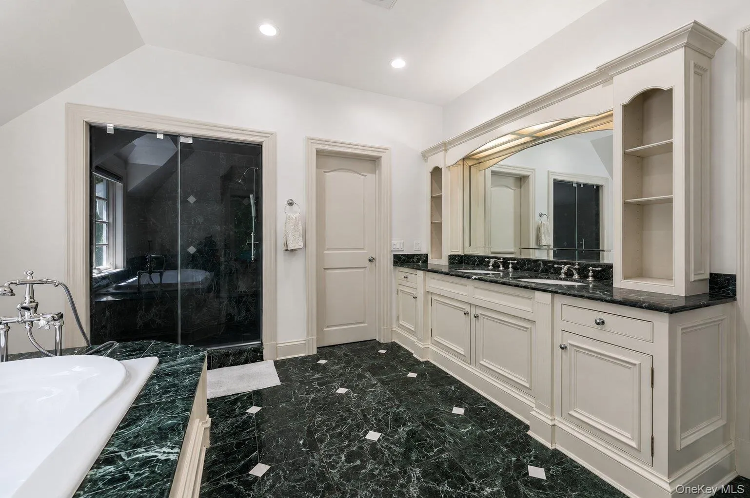 11 Oak Hill Road, Huntington, NY, 5 Bedrooms Bedrooms, 10 Rooms Rooms,4 BathroomsBathrooms,Residential,For Rent,Oak Hill,0,1014942 11 Oak Hill Road, Huntington, NY, 5 Bedrooms Bedrooms, 10 Rooms Rooms,4 BathroomsBathrooms,Residential,For Rent,Oak Hill,0,1014942