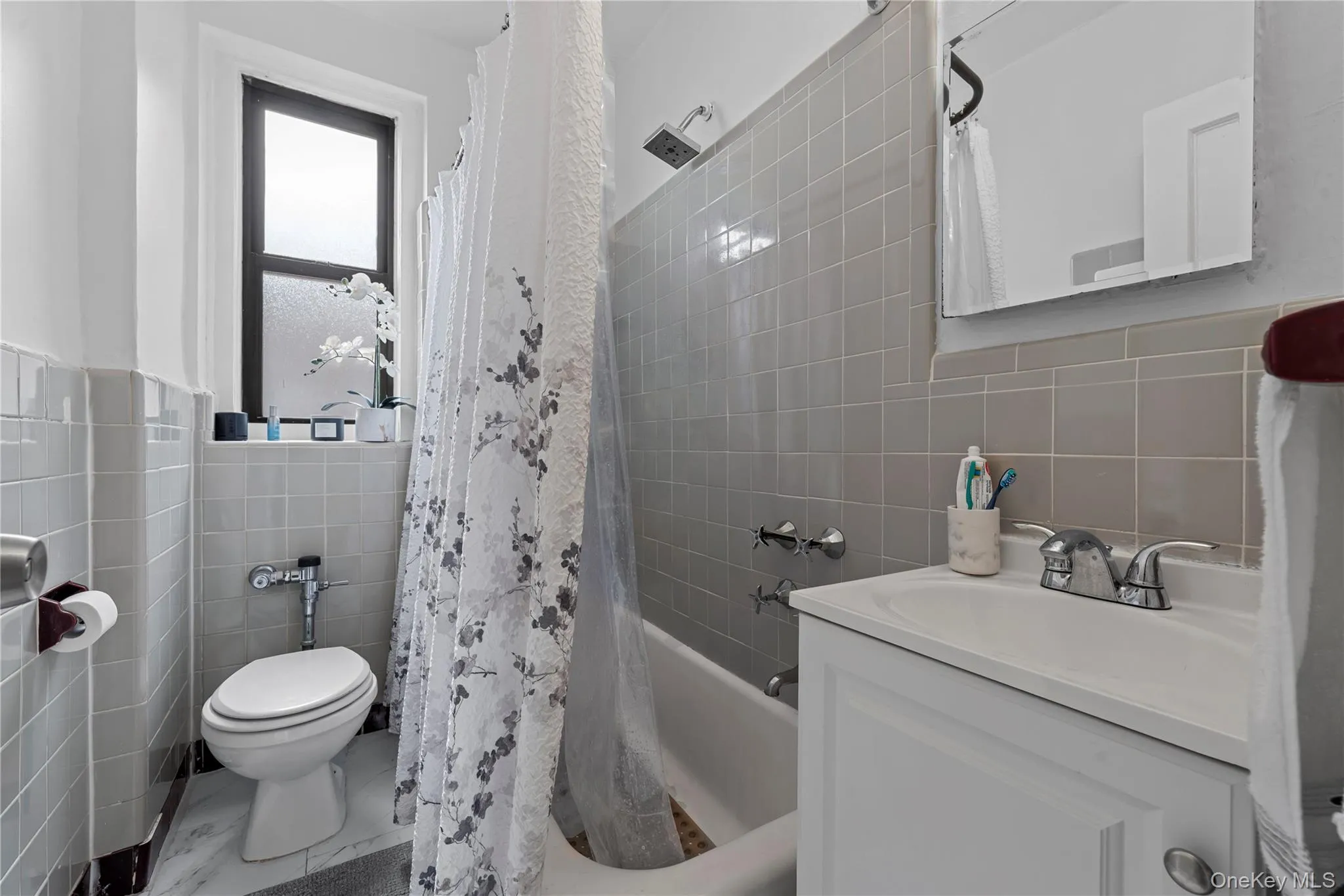 3245 Perry Avenue, New York, NY, 2 Bedrooms Bedrooms, 5 Rooms Rooms,1 BathroomBathrooms,Residential,For Rent,Perry,0,1014947 3245 Perry Avenue, New York, NY, 2 Bedrooms Bedrooms, 5 Rooms Rooms,1 BathroomBathrooms,Residential,For Rent,Perry,0,1014947