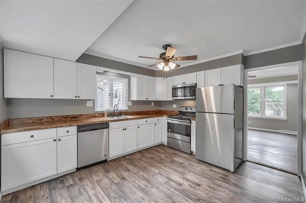 4 Revere Road, Blooming Grove, NY, 3 Bedrooms Bedrooms, 5 Rooms Rooms,1 BathroomBathrooms,Residential,For Rent,Revere,0,1014950 4 Revere Road, Blooming Grove, NY, 3 Bedrooms Bedrooms, 5 Rooms Rooms,1 BathroomBathrooms,Residential,For Rent,Revere,0,1014950