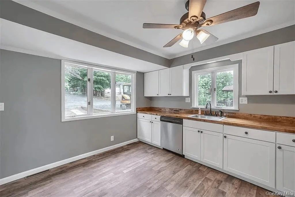 4 Revere Road, Blooming Grove, NY, 3 Bedrooms Bedrooms, 5 Rooms Rooms,1 BathroomBathrooms,Residential,For Rent,Revere,0,1014950 4 Revere Road, Blooming Grove, NY, 3 Bedrooms Bedrooms, 5 Rooms Rooms,1 BathroomBathrooms,Residential,For Rent,Revere,0,1014950