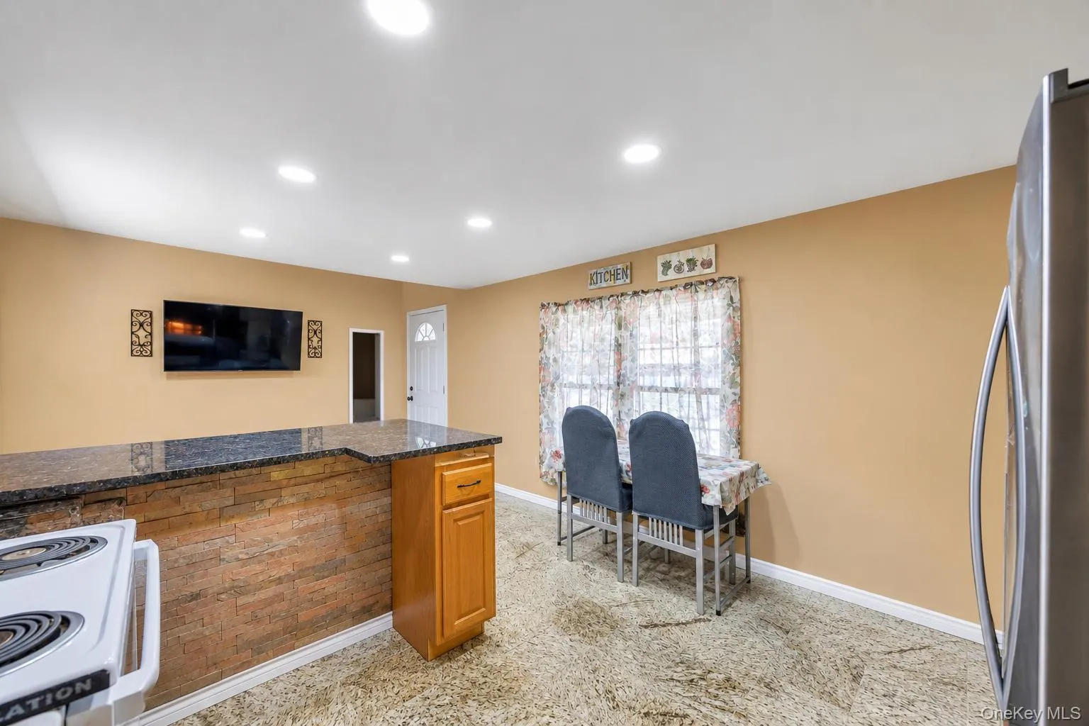 600 Broadway, Babylon, NY, 2 Bedrooms Bedrooms, 4 Rooms Rooms,1 BathroomBathrooms,Residential,For Rent,Broadway,0,1014957 600 Broadway, Babylon, NY, 2 Bedrooms Bedrooms, 4 Rooms Rooms,1 BathroomBathrooms,Residential,For Rent,Broadway,0,1014957