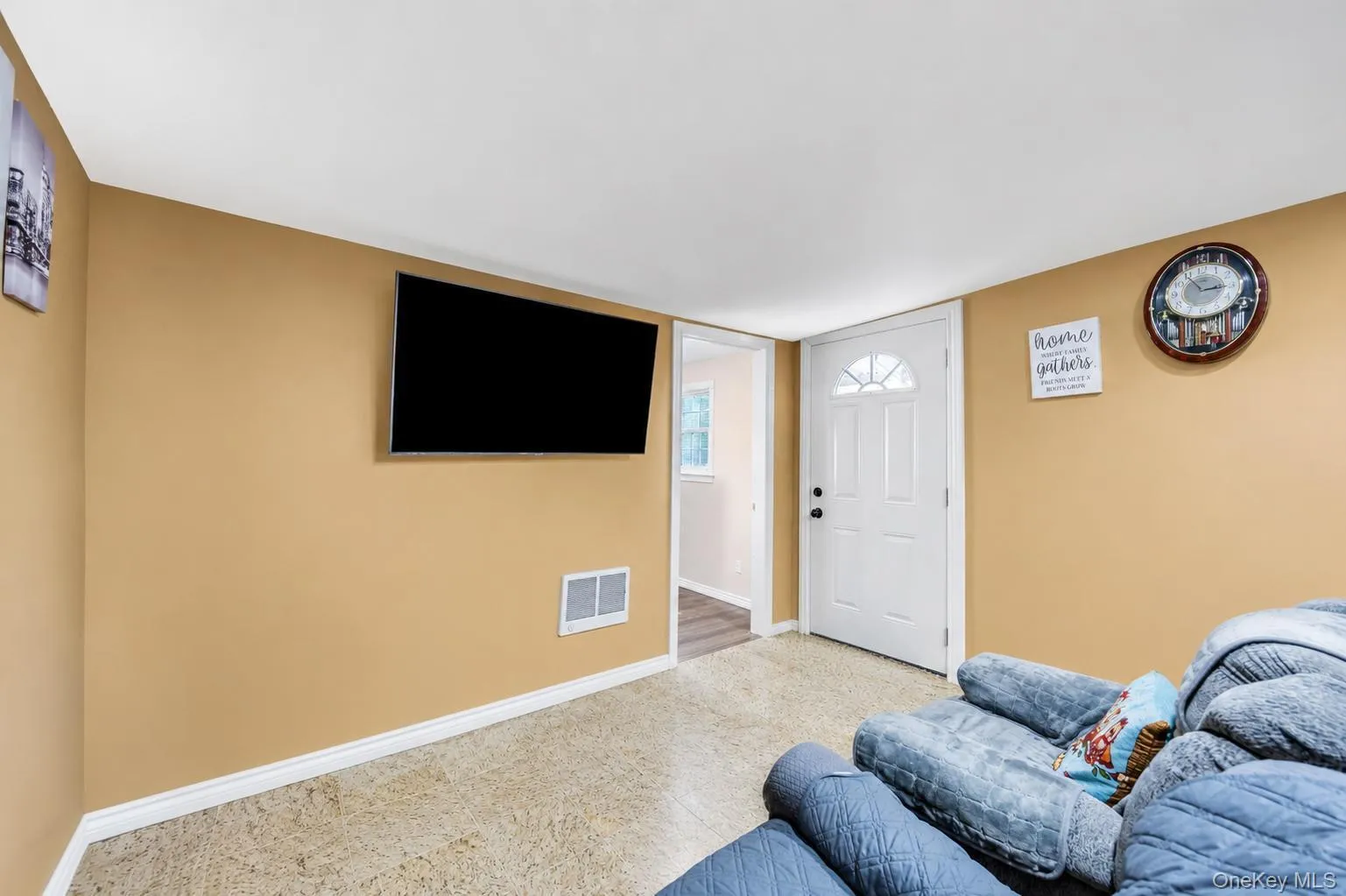 600 Broadway, Babylon, NY, 2 Bedrooms Bedrooms, 4 Rooms Rooms,1 BathroomBathrooms,Residential,For Rent,Broadway,0,1014957 600 Broadway, Babylon, NY, 2 Bedrooms Bedrooms, 4 Rooms Rooms,1 BathroomBathrooms,Residential,For Rent,Broadway,0,1014957