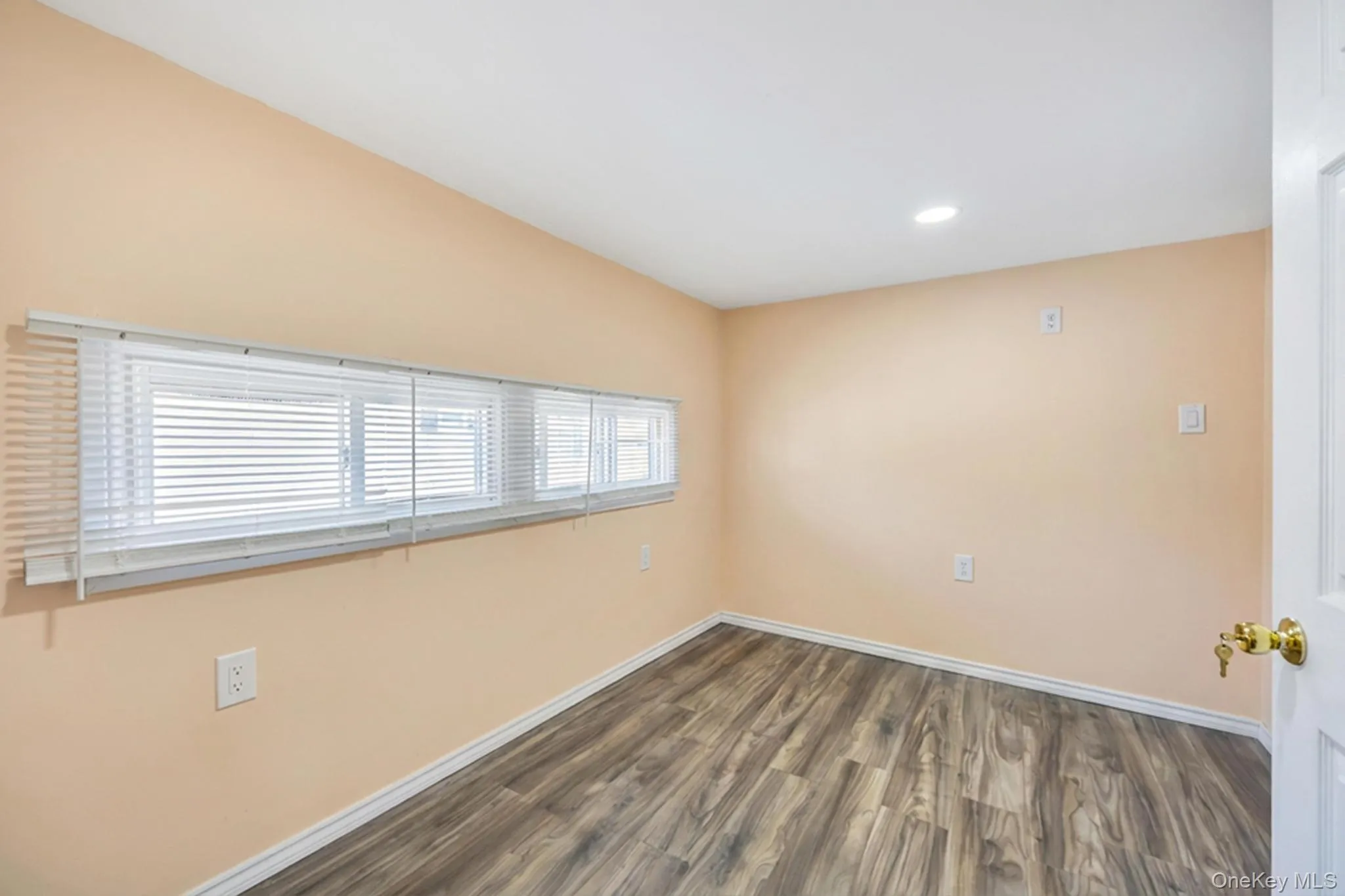 600 Broadway, Babylon, NY, 2 Bedrooms Bedrooms, 4 Rooms Rooms,1 BathroomBathrooms,Residential,For Rent,Broadway,0,1014957 600 Broadway, Babylon, NY, 2 Bedrooms Bedrooms, 4 Rooms Rooms,1 BathroomBathrooms,Residential,For Rent,Broadway,0,1014957