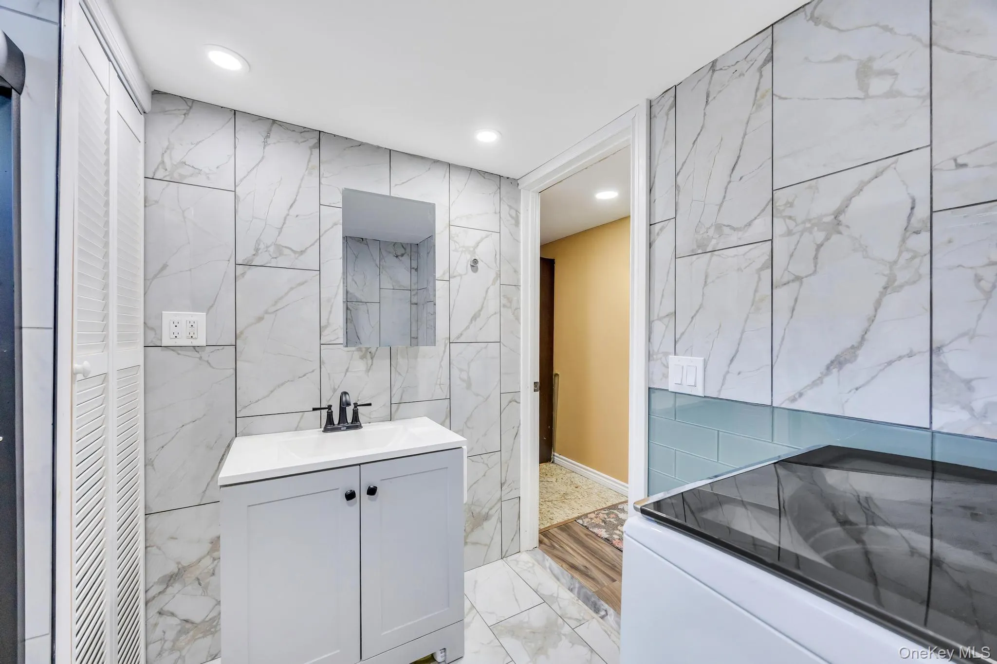 600 Broadway, Babylon, NY, 2 Bedrooms Bedrooms, 4 Rooms Rooms,1 BathroomBathrooms,Residential,For Rent,Broadway,0,1014957 600 Broadway, Babylon, NY, 2 Bedrooms Bedrooms, 4 Rooms Rooms,1 BathroomBathrooms,Residential,For Rent,Broadway,0,1014957