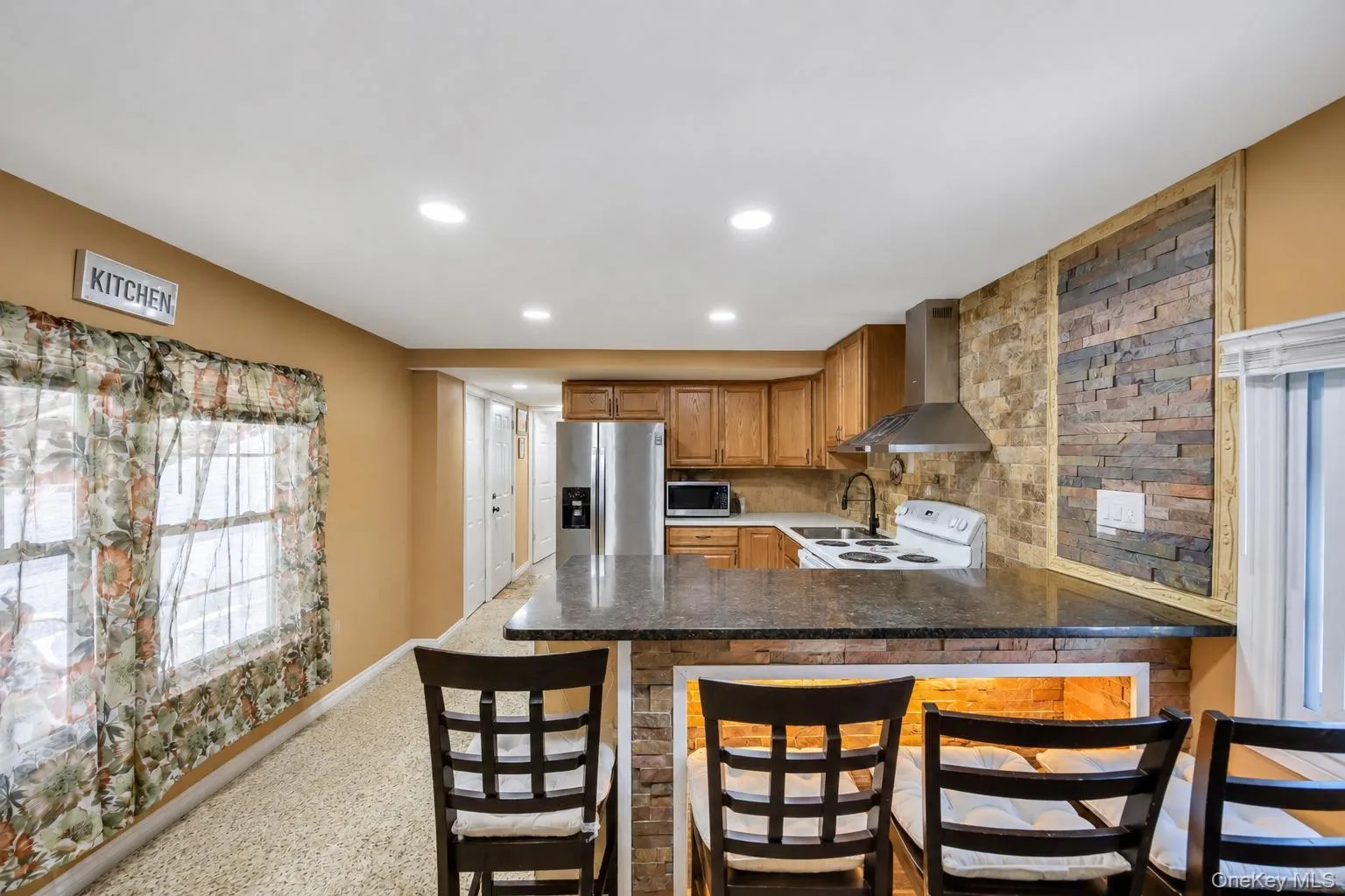 600 Broadway, Babylon, NY, 2 Bedrooms Bedrooms, 4 Rooms Rooms,1 BathroomBathrooms,Residential,For Rent,Broadway,0,1014957 600 Broadway, Babylon, NY, 2 Bedrooms Bedrooms, 4 Rooms Rooms,1 BathroomBathrooms,Residential,For Rent,Broadway,0,1014957