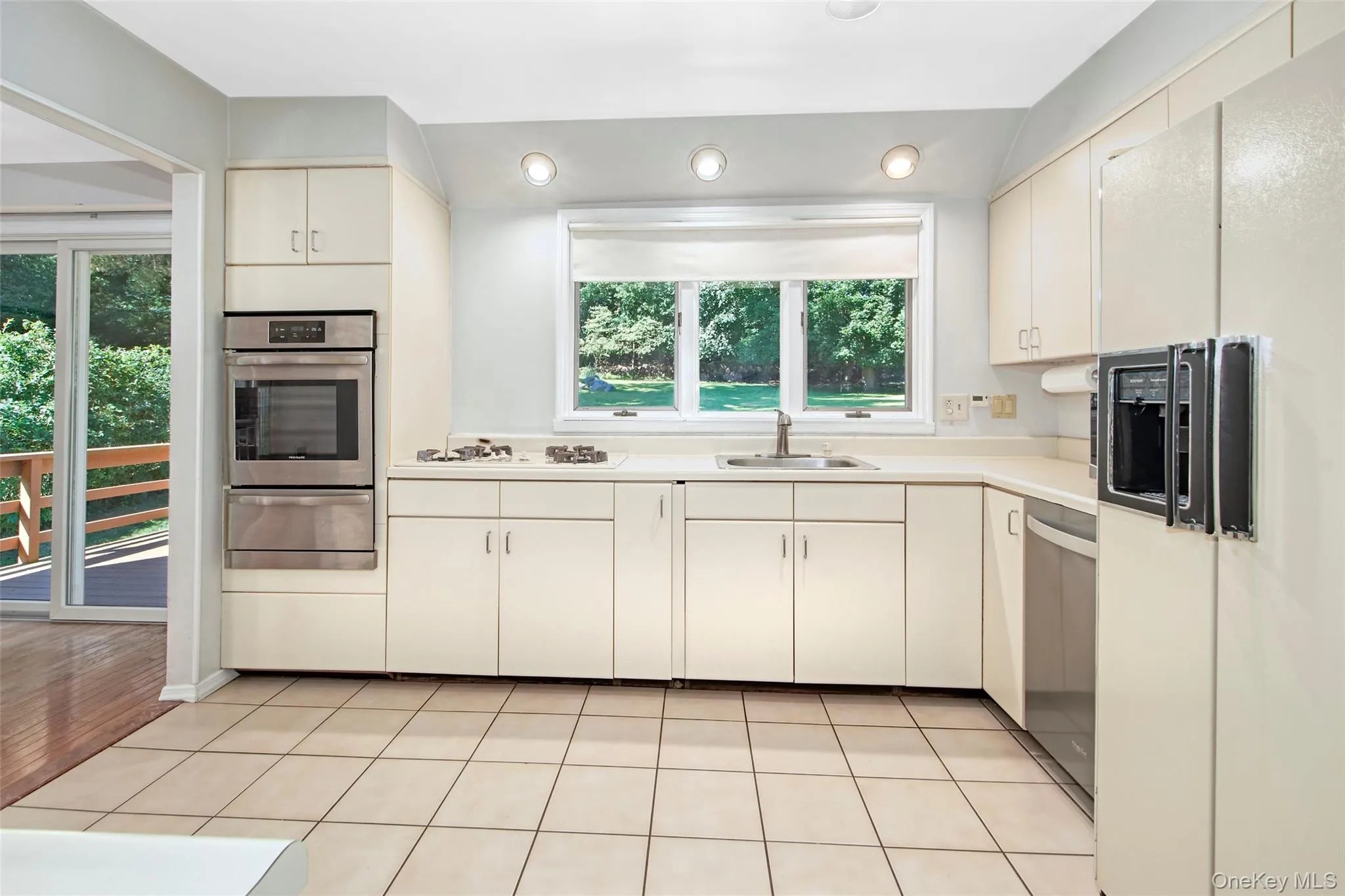 185 Pinewood Road, Greenburgh, NY, 3 Bedrooms Bedrooms, 7 Rooms Rooms,3 BathroomsBathrooms,Residential Lease,For Rent,Pinewood,0,1014971 185 Pinewood Road, Greenburgh, NY, 3 Bedrooms Bedrooms, 7 Rooms Rooms,3 BathroomsBathrooms,Residential Lease,For Rent,Pinewood,0,1014971