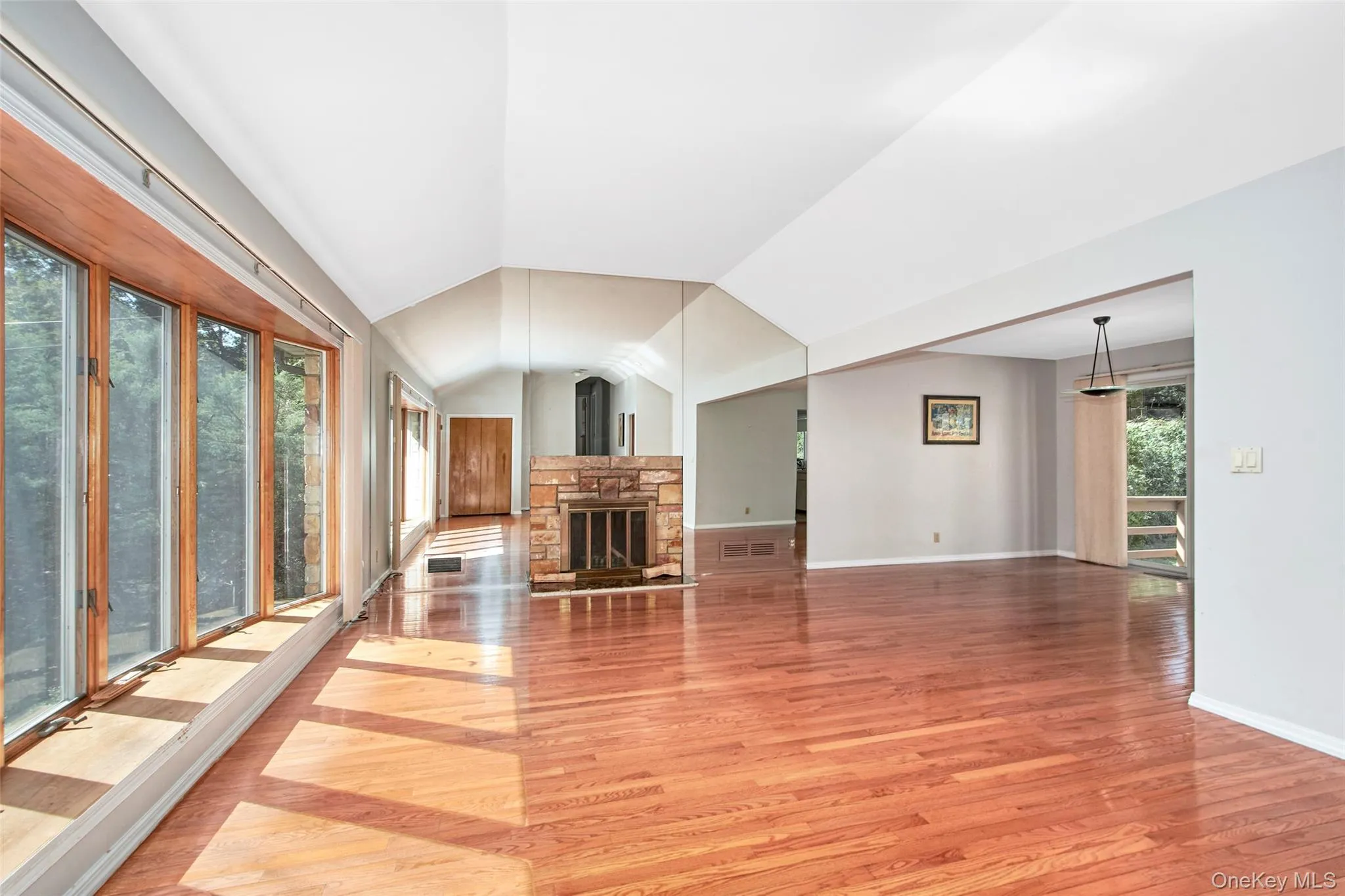 185 Pinewood Road, Greenburgh, NY, 3 Bedrooms Bedrooms, 7 Rooms Rooms,3 BathroomsBathrooms,Residential Lease,For Rent,Pinewood,0,1014971 185 Pinewood Road, Greenburgh, NY, 3 Bedrooms Bedrooms, 7 Rooms Rooms,3 BathroomsBathrooms,Residential Lease,For Rent,Pinewood,0,1014971