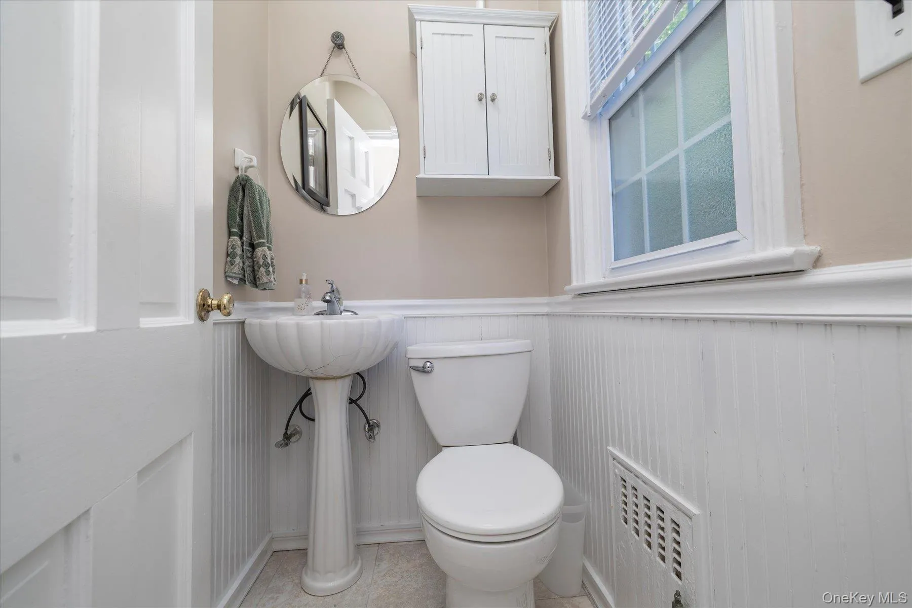 1/2 bath 1/2 bath