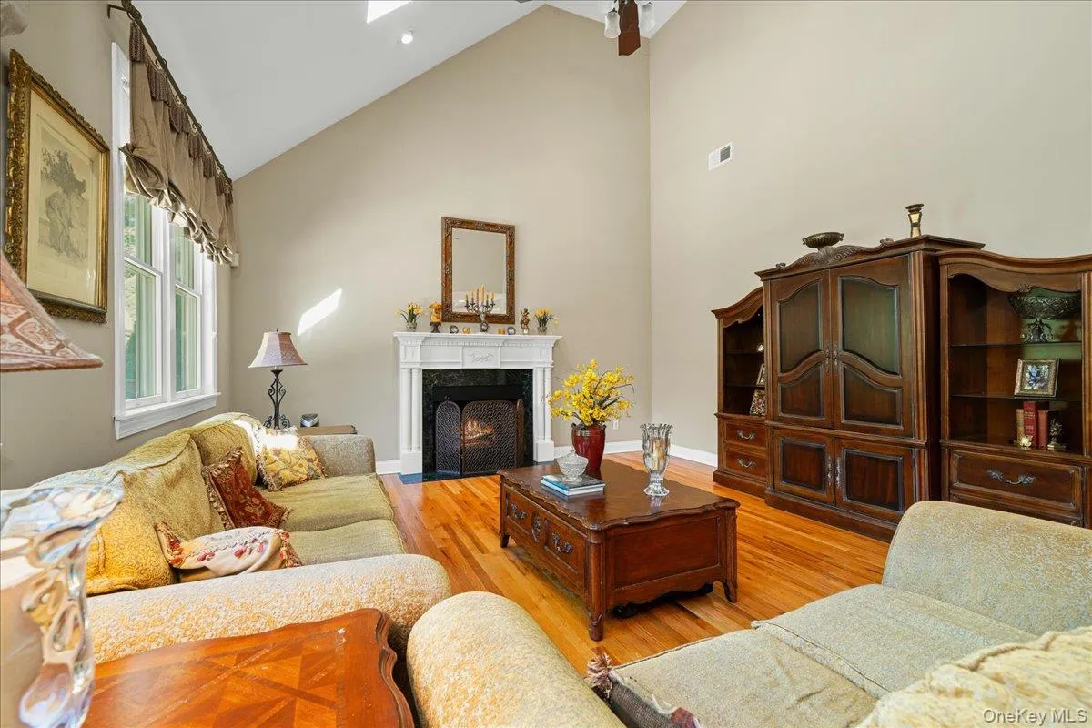 32 Somerset Lane, Warwick (town), NY, 4 Bedrooms Bedrooms, 8 Rooms Rooms,2 BathroomsBathrooms,Residential,For Rent,Somerset,0,1014994 32 Somerset Lane, Warwick (town), NY, 4 Bedrooms Bedrooms, 8 Rooms Rooms,2 BathroomsBathrooms,Residential,For Rent,Somerset,0,1014994