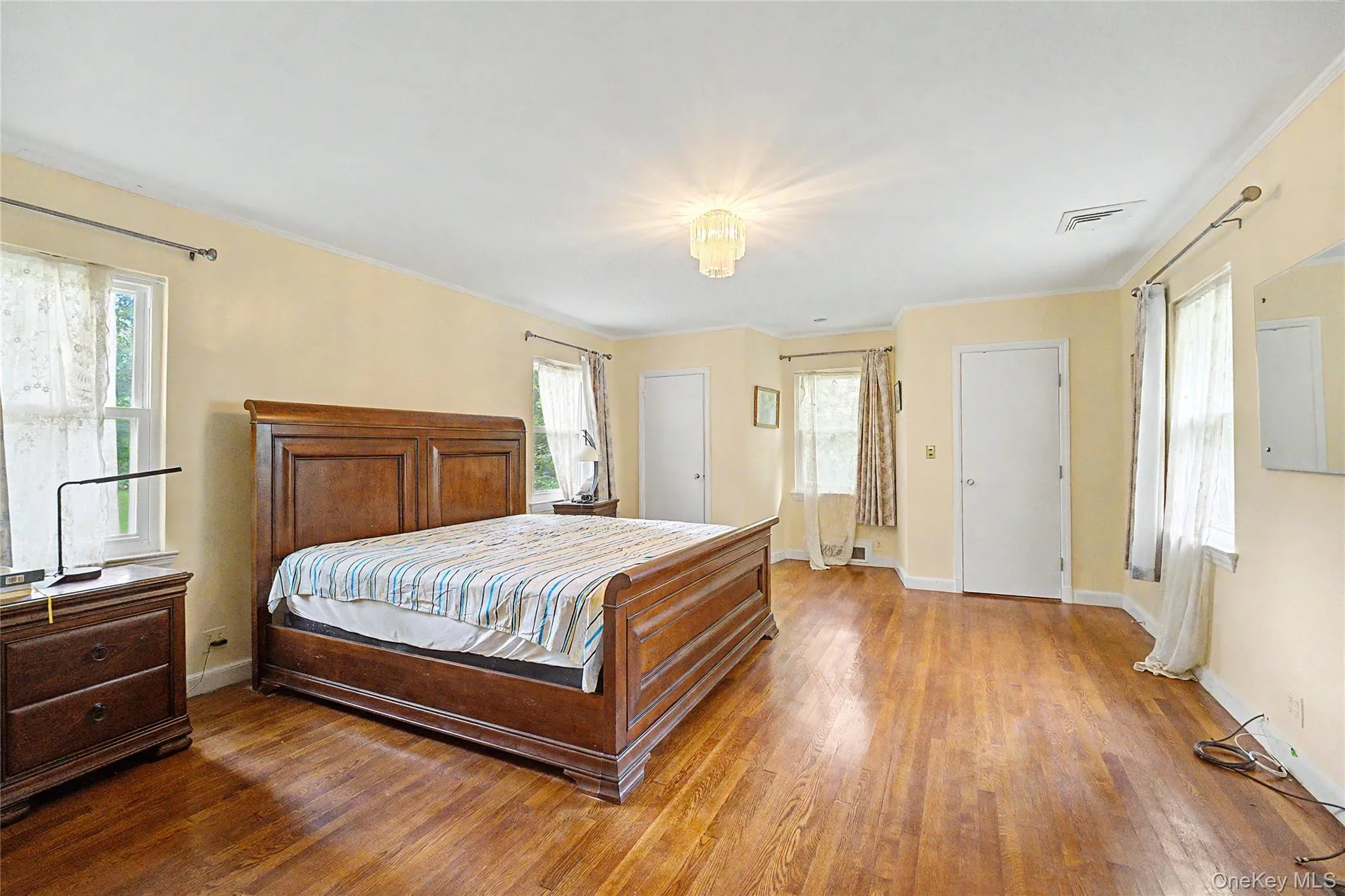 10 Hempton Road, North Hempstead, NY, 4 Bedrooms Bedrooms, 7 Rooms Rooms,4 BathroomsBathrooms,Residential Lease,For Rent,Hempton,0,1015000 10 Hempton Road, North Hempstead, NY, 4 Bedrooms Bedrooms, 7 Rooms Rooms,4 BathroomsBathrooms,Residential Lease,For Rent,Hempton,0,1015000