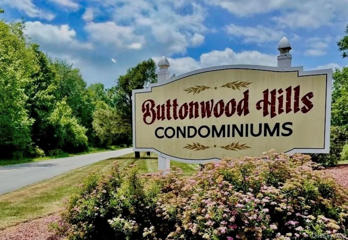 View of community / neighborhood sign View of community / neighborhood sign