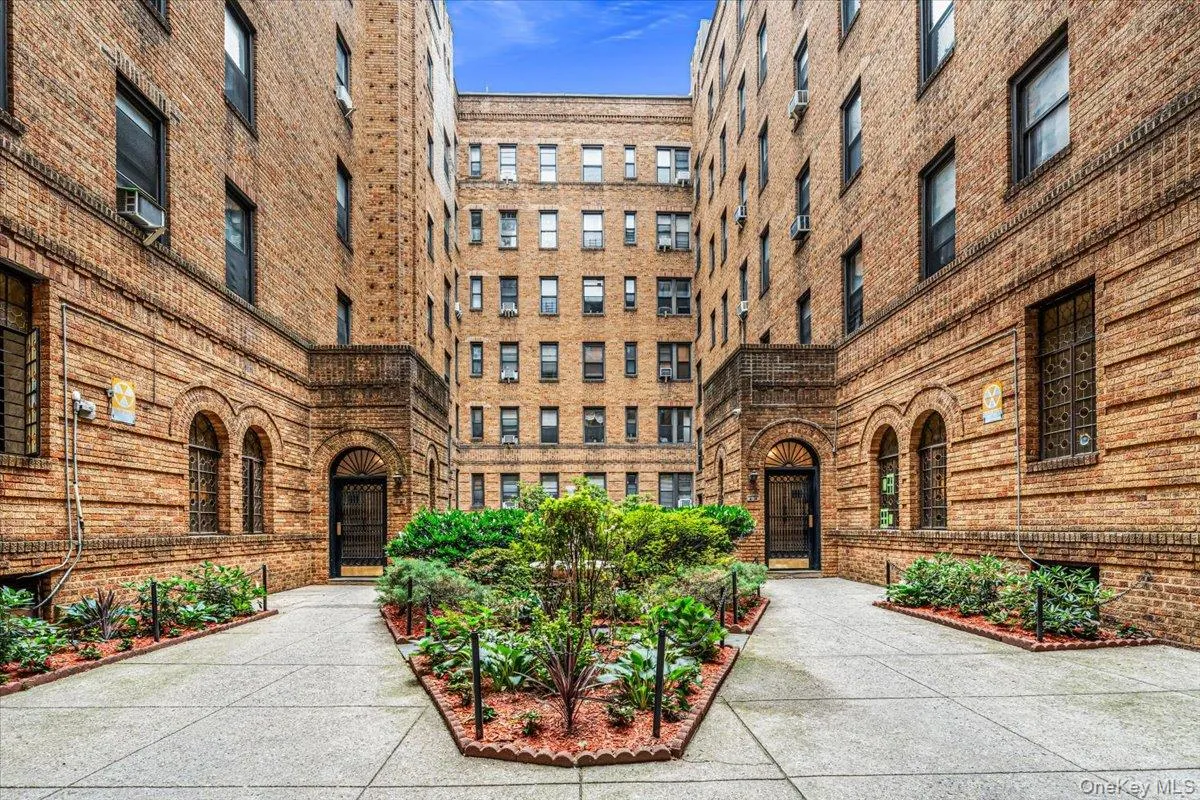 8344 Lefferts Boulevard, New York, NY, 1 Bedroom Bedrooms, 4 Rooms Rooms,1 BathroomBathrooms,Residential,For Rent,Lefferts,0,1015003 8344 Lefferts Boulevard, New York, NY, 1 Bedroom Bedrooms, 4 Rooms Rooms,1 BathroomBathrooms,Residential,For Rent,Lefferts,0,1015003