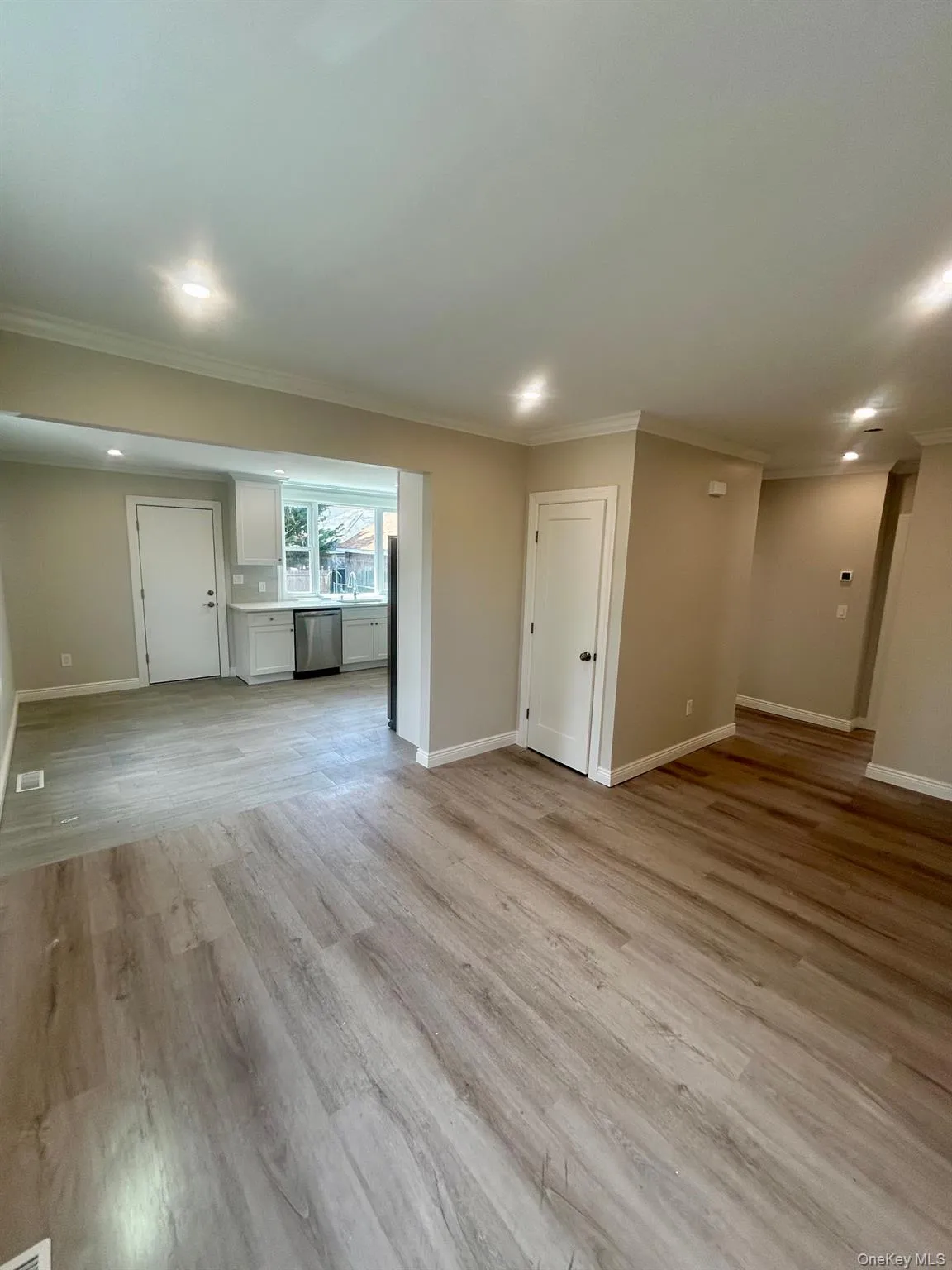 32 East Avenue, Glen Cove, NY, 3 Bedrooms Bedrooms, 7 Rooms Rooms,2 BathroomsBathrooms,Residential Lease,For Rent,East,0,1015005 32 East Avenue, Glen Cove, NY, 3 Bedrooms Bedrooms, 7 Rooms Rooms,2 BathroomsBathrooms,Residential Lease,For Rent,East,0,1015005