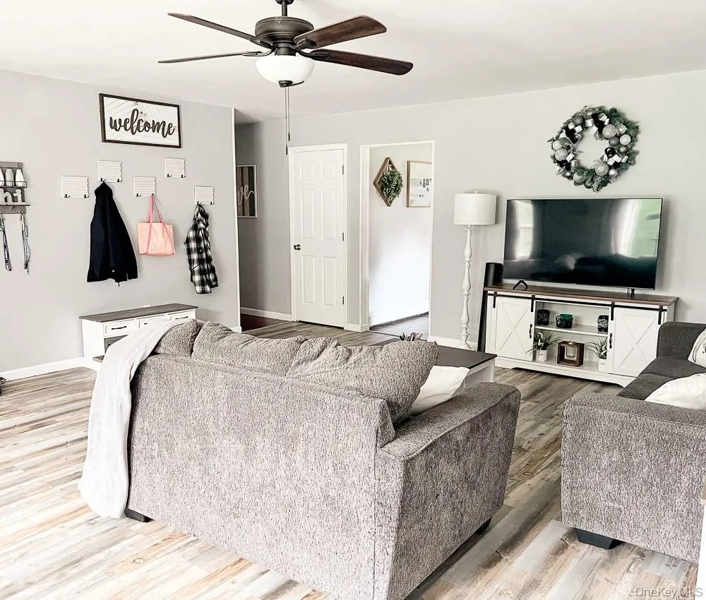 6560 State Route 55, Neversink, NY, 3 Bedrooms Bedrooms, 7 Rooms Rooms,1 BathroomBathrooms,Residential,For Rent,State Route 55,0,KEY1015008 6560 State Route 55, Neversink, NY, 3 Bedrooms Bedrooms, 7 Rooms Rooms,1 BathroomBathrooms,Residential,For Rent,State Route 55,0,KEY1015008