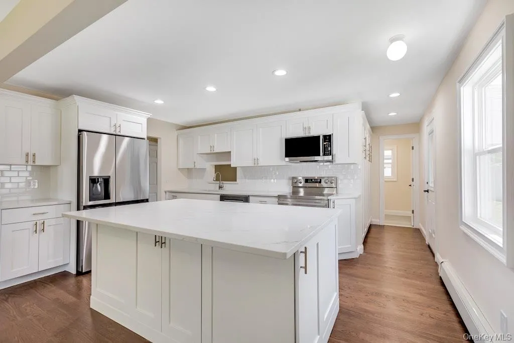3 Barkley Lane, Smithtown, NY, 4 Bedrooms Bedrooms, 10 Rooms Rooms,2 BathroomsBathrooms,Residential,For Rent,Barkley,0,KEY1015012 3 Barkley Lane, Smithtown, NY, 4 Bedrooms Bedrooms, 10 Rooms Rooms,2 BathroomsBathrooms,Residential,For Rent,Barkley,0,KEY1015012