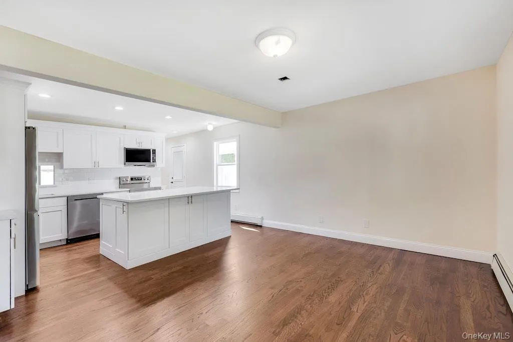 3 Barkley Lane, Smithtown, NY, 4 Bedrooms Bedrooms, 10 Rooms Rooms,2 BathroomsBathrooms,Residential,For Rent,Barkley,0,KEY1015012 3 Barkley Lane, Smithtown, NY, 4 Bedrooms Bedrooms, 10 Rooms Rooms,2 BathroomsBathrooms,Residential,For Rent,Barkley,0,KEY1015012